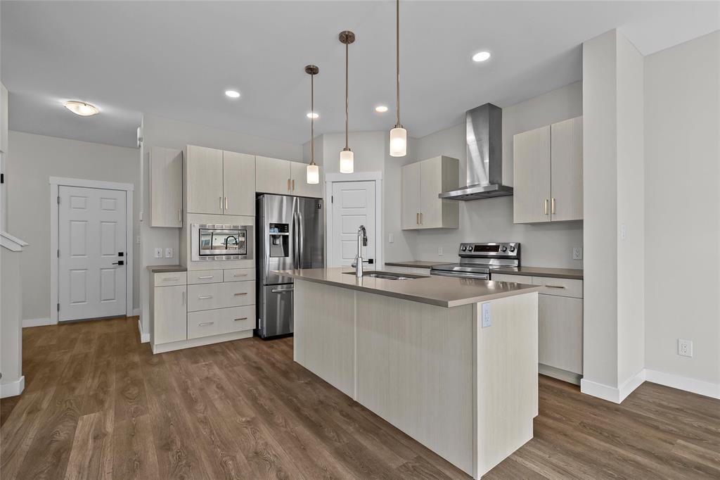 WINNIPEG, Manitoba, R2V 5C8, CA, 3 Bedrooms Bedrooms, ,2 BathroomsBathrooms,Residential,For Sale,1947801