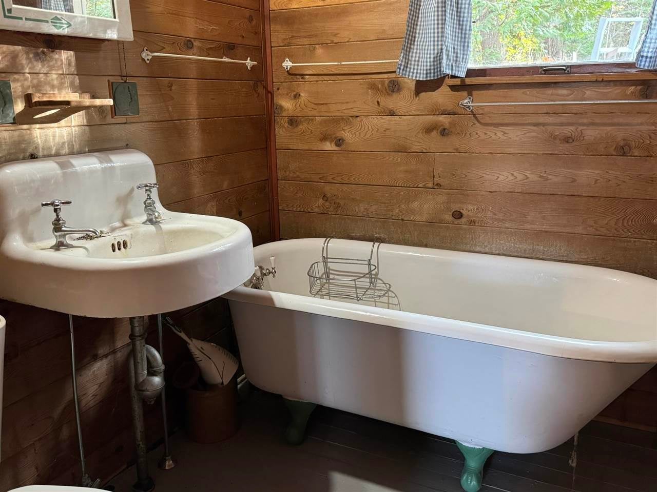 Mackinaw City, Michigan, 49701, United States, 3 Bedrooms Bedrooms, ,1 BathroomBathrooms,Residential,For Sale,1995953