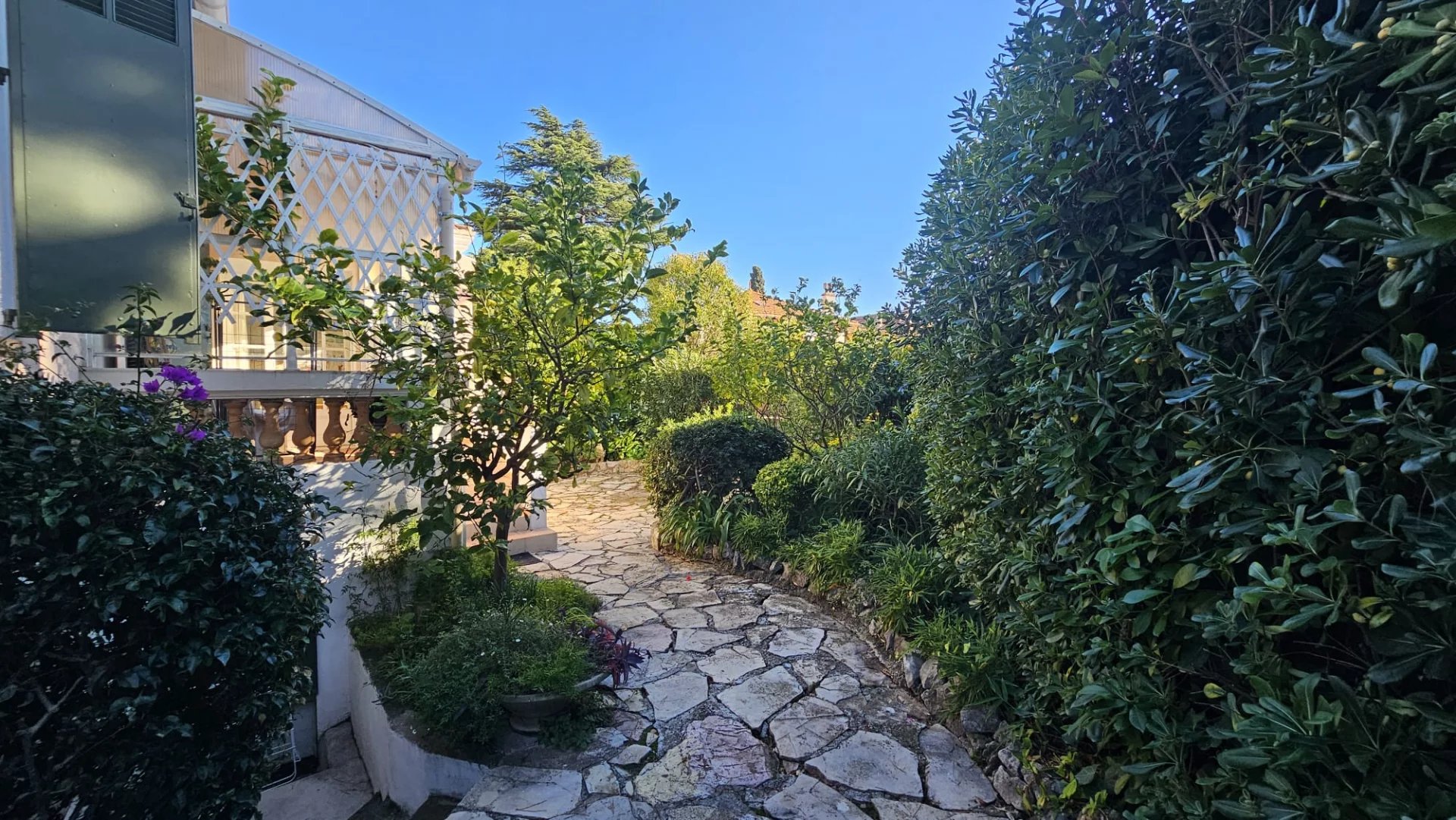 Cannes, Provence-Alpes-Côte d’Azur, 06400, FR, 2 Bedrooms Bedrooms, ,Residential,For Sale,1994438