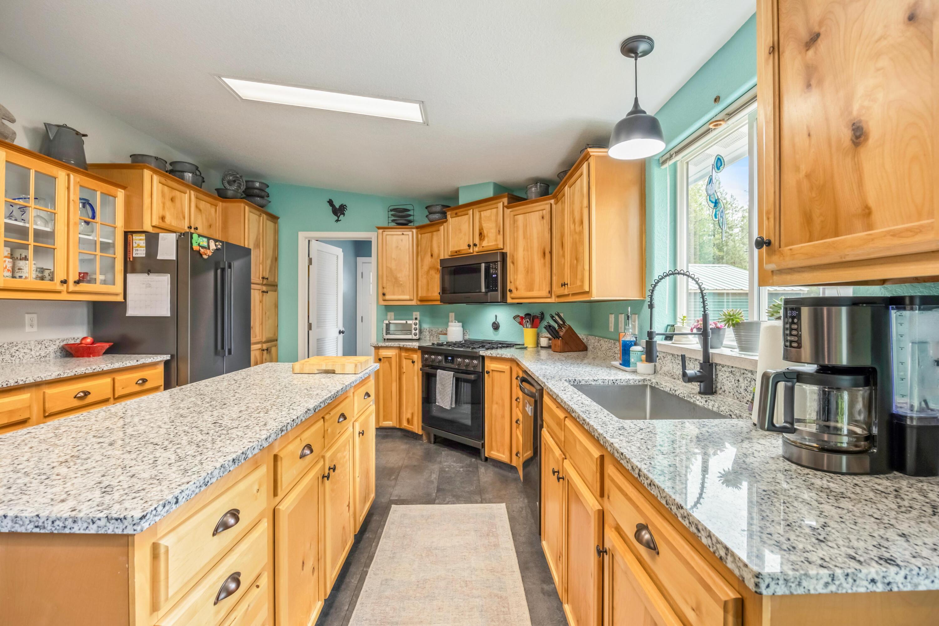 La Pine, Oregon, 97739, United States, 3 Bedrooms Bedrooms, ,3 BathroomsBathrooms,Residential,For Sale,2033541