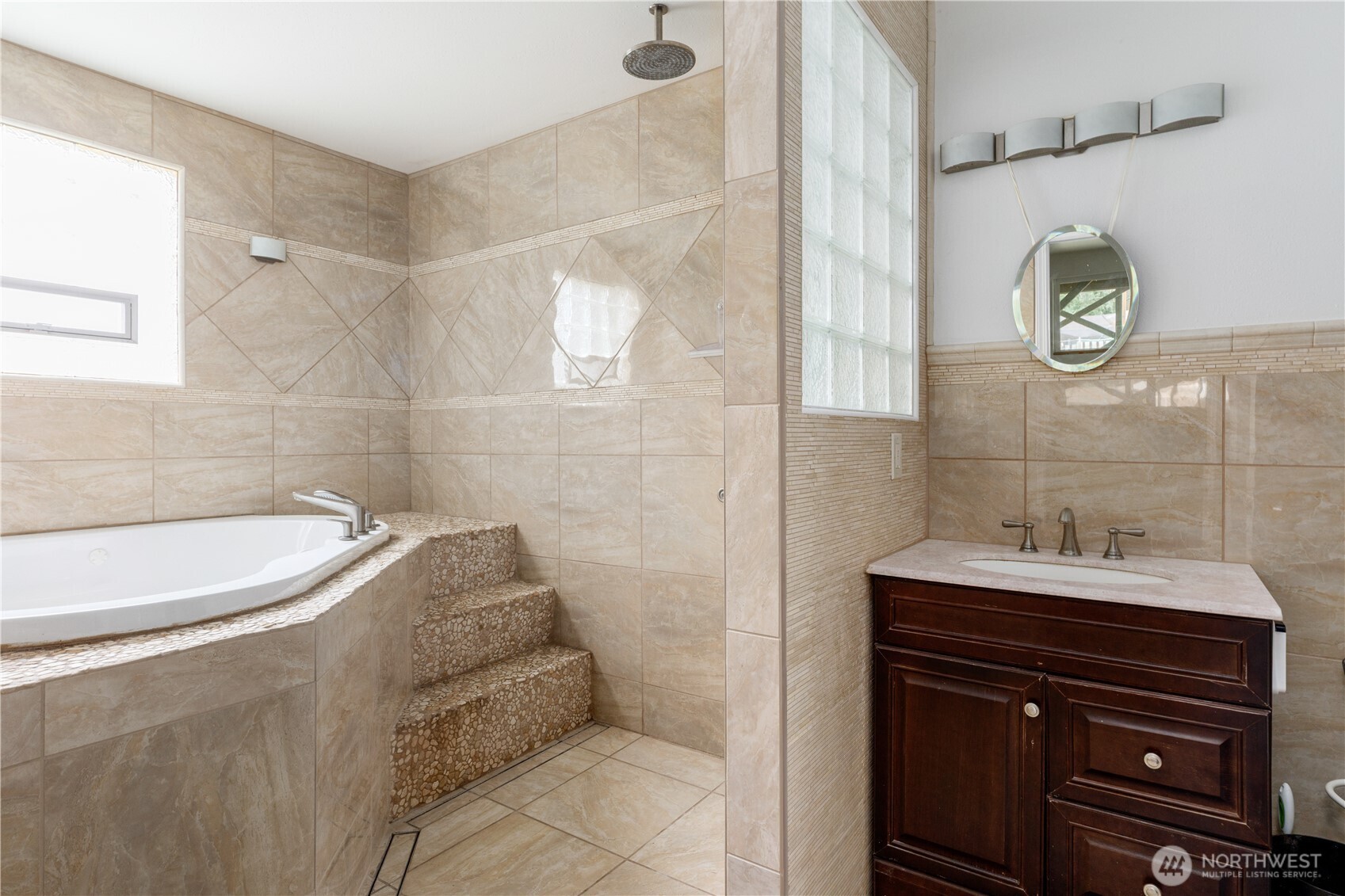 Oak Harbor, Washington, 98277, United States, 3 Bedrooms Bedrooms, ,2 BathroomsBathrooms,Residential,For Sale,1989027