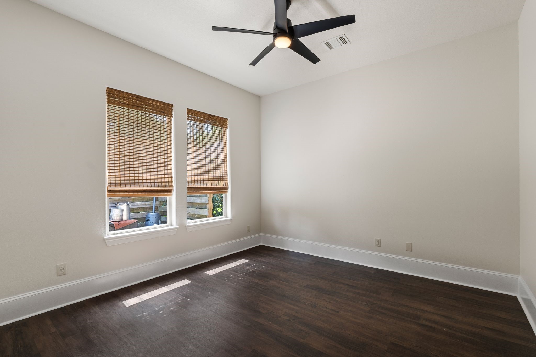  3422 Woodbine Drive - 物件實景