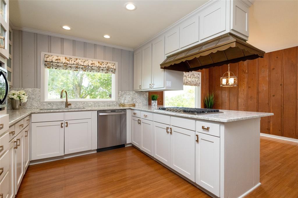 Weatherford, Texas, 76086, United States, 3 Bedrooms Bedrooms, ,4 BathroomsBathrooms,Residential,For Sale,1974864