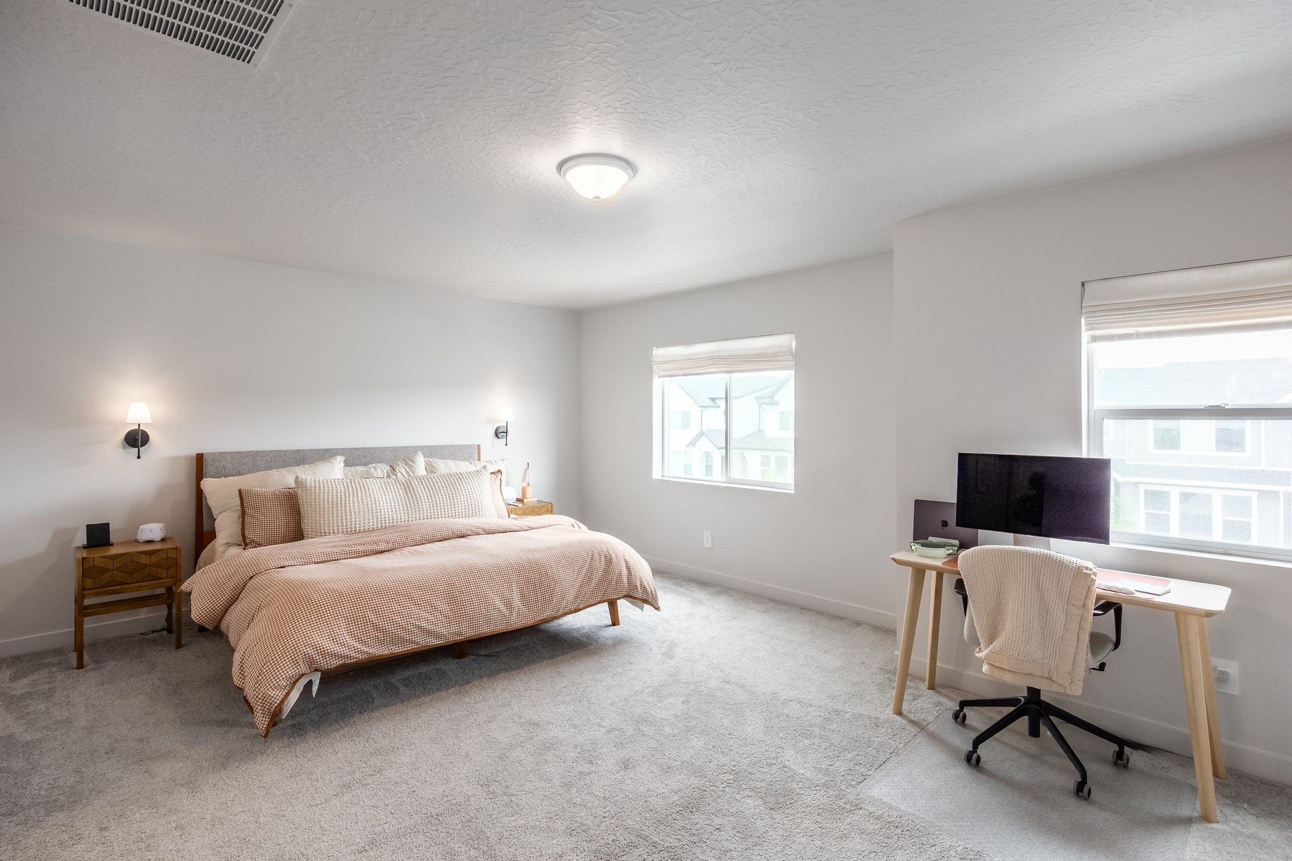  Modern 2023-Built Home with Protected Mountain Views, Walking Distance to School - 物件實景