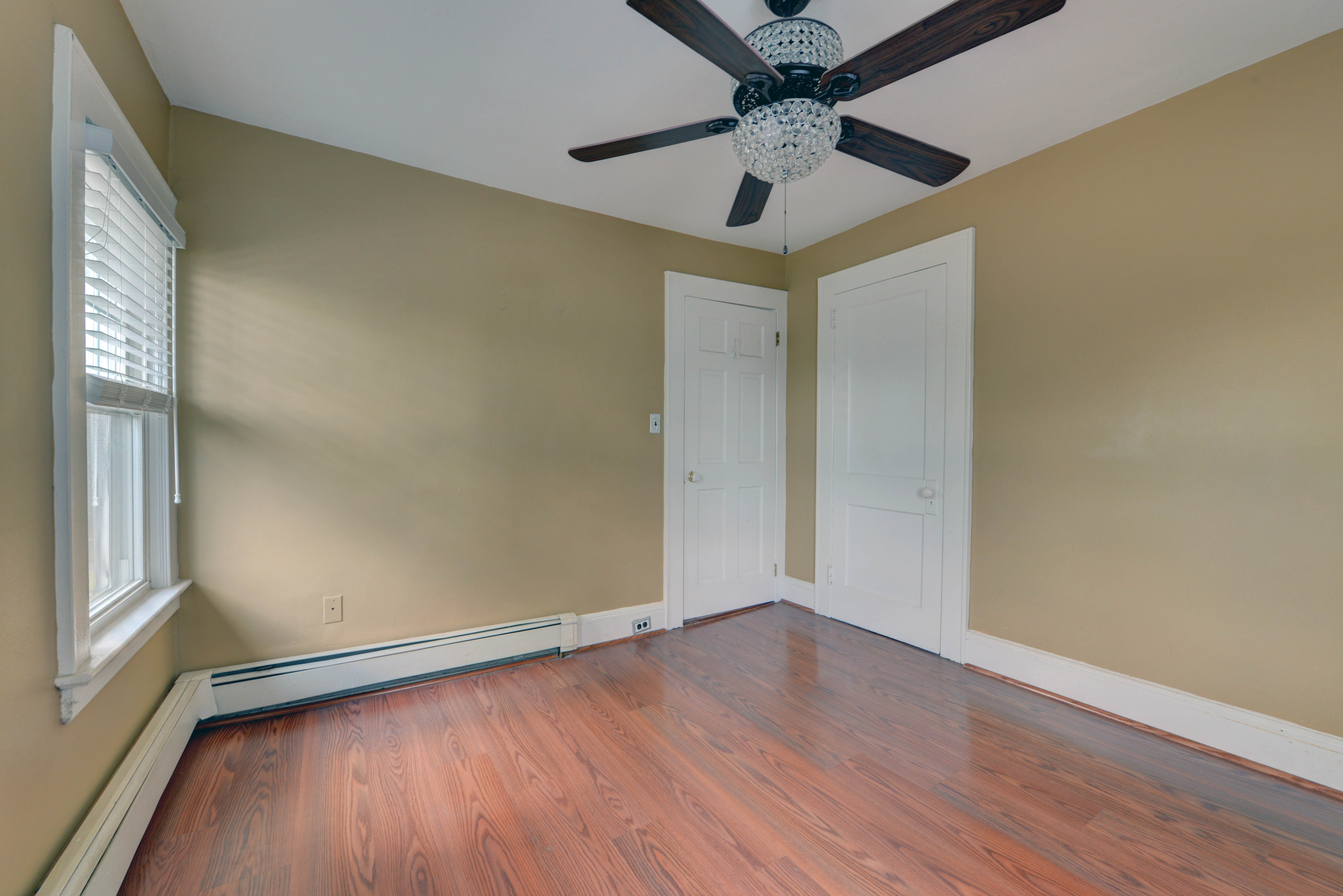 Lyndhurst, New Jersey, 07071, United States, 3 Bedrooms Bedrooms, ,2 BathroomsBathrooms,Residential,For Sale,1915781