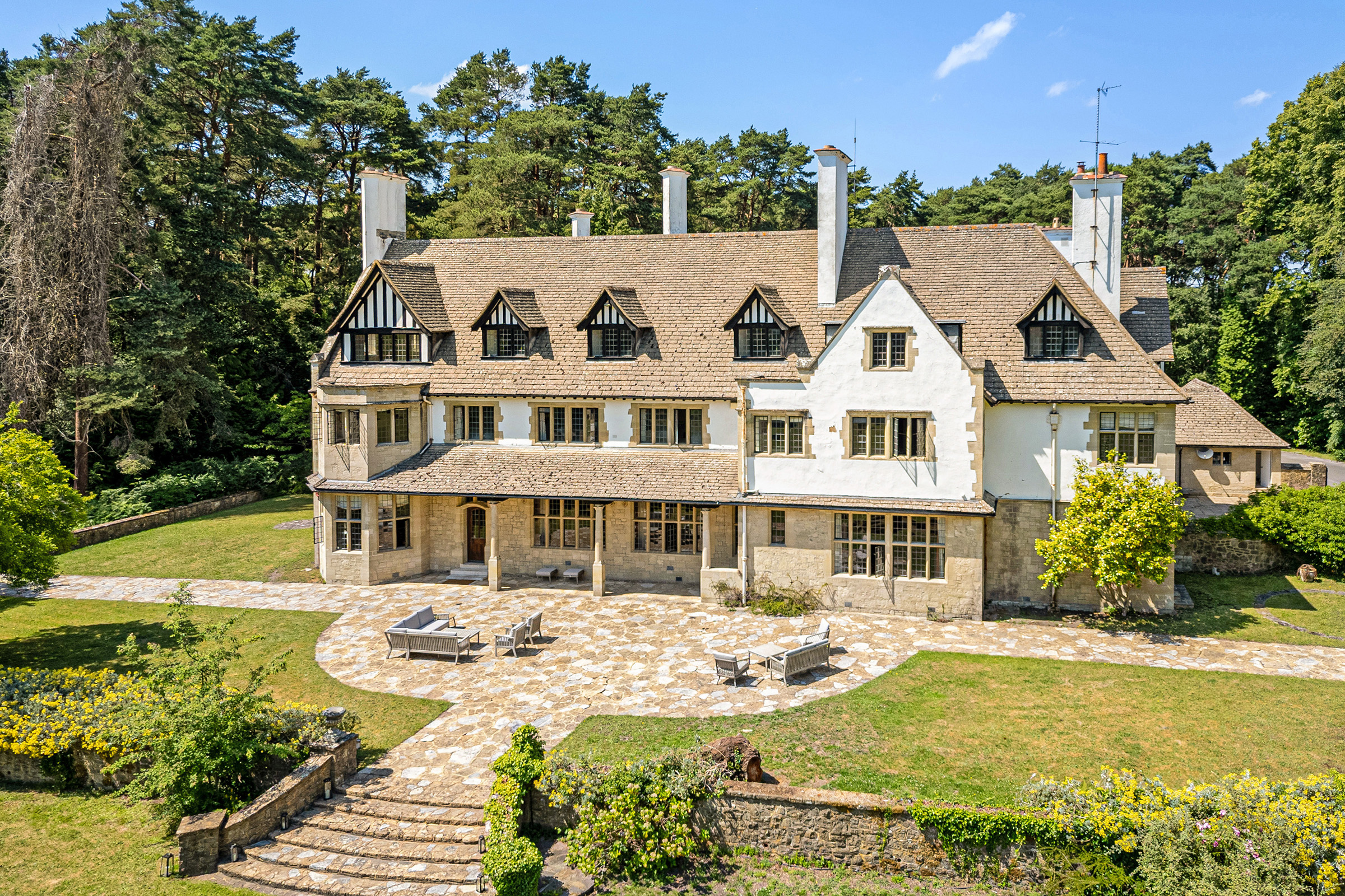  A Grand Manor House Set Within 11.5 Acres on the Edge of Sunningdale Heath7 - 物件實景