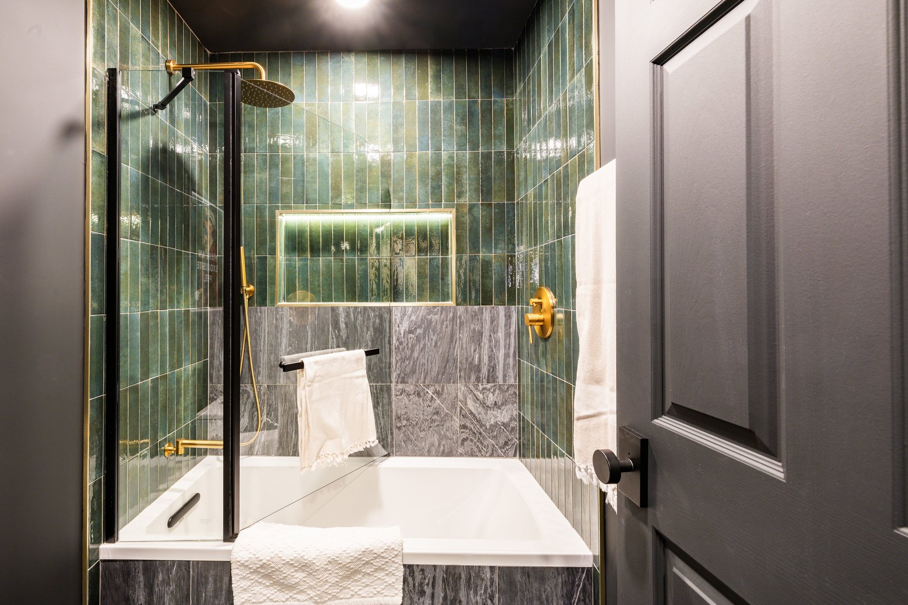  Fully Remodeled Entertainer
