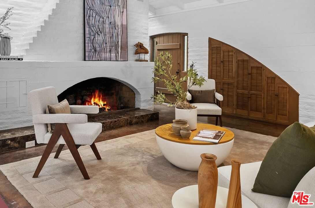 Los Angeles, California, 90049, United States, 4 Bedrooms Bedrooms, ,4 BathroomsBathrooms,Residential,For Sale,1901506
