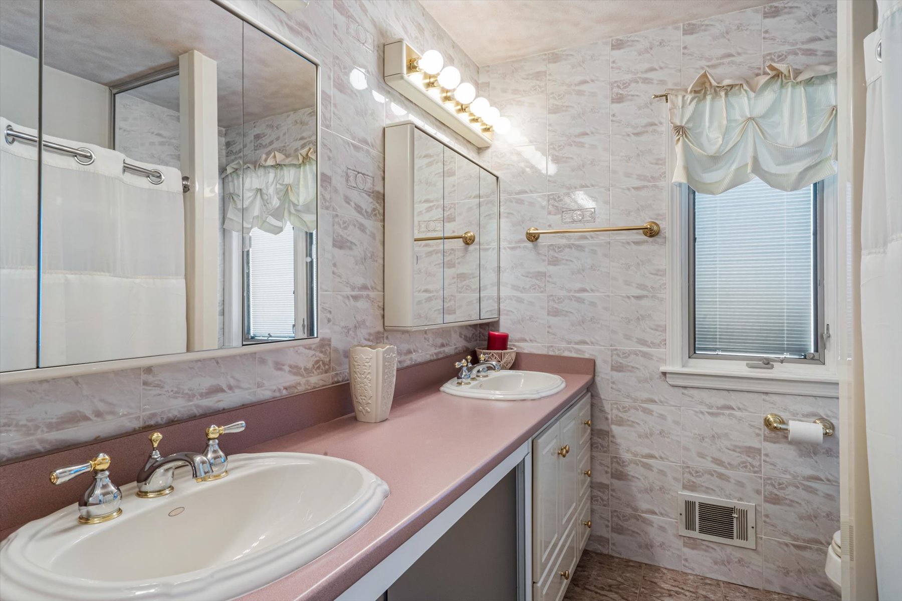  24-51 Little Neck Boulevard, Bayside, NY, 11360 - 物件實景