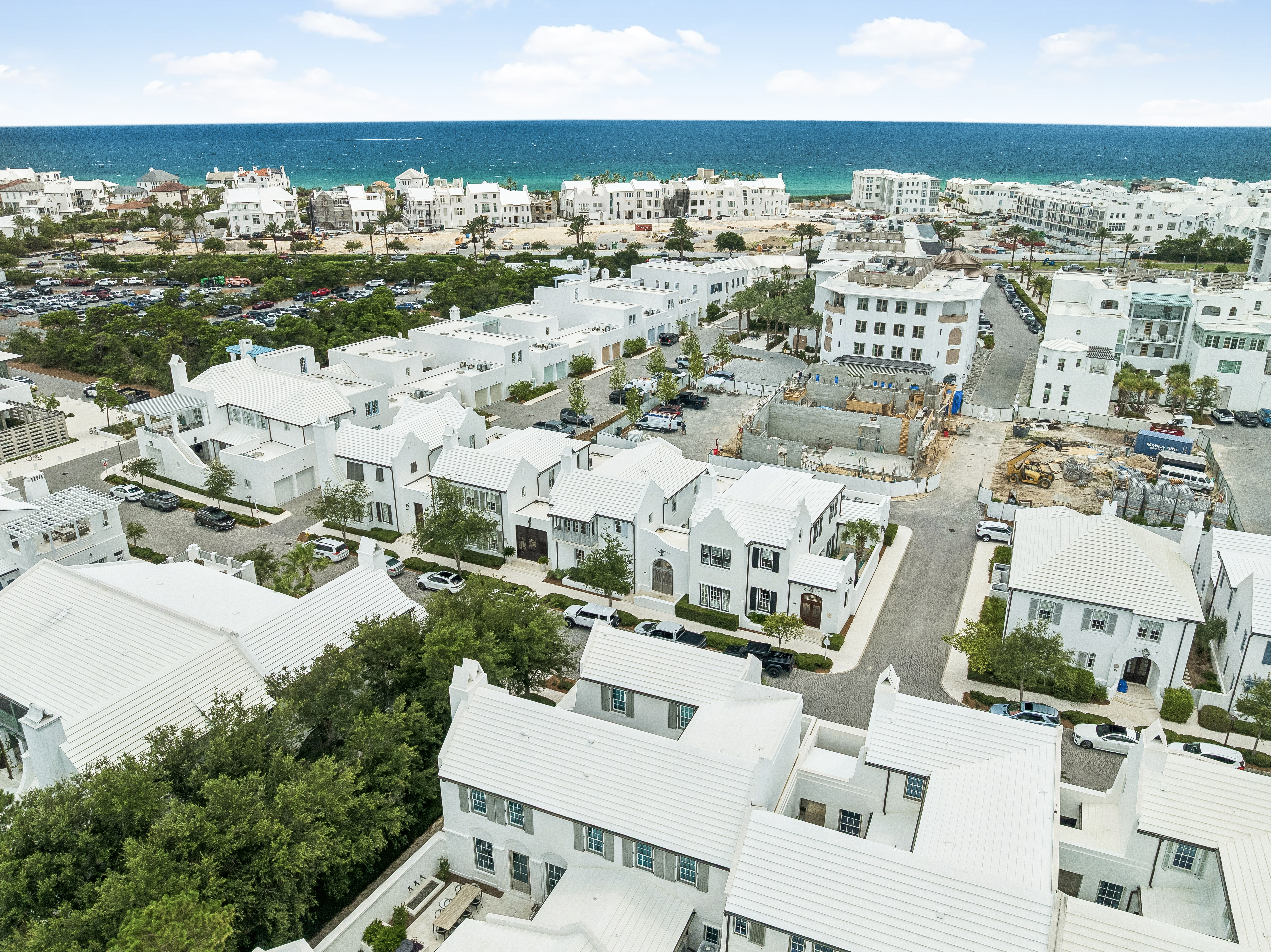  Courtyard Retreat with Dual Primary Suites in Coastal Community - 物件實景