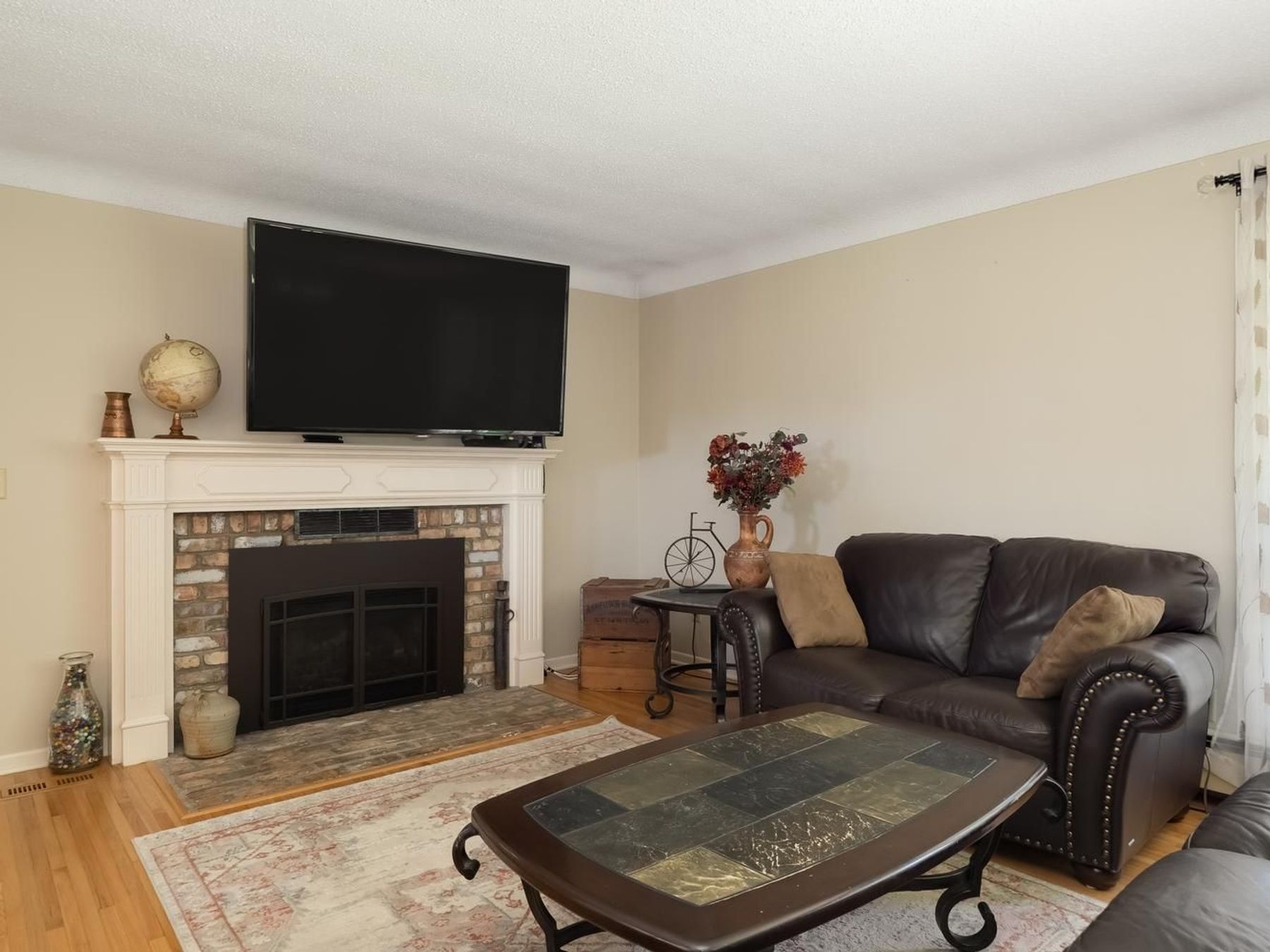  Beautifully Maintained Living with Maple Lake Views - 物件實景