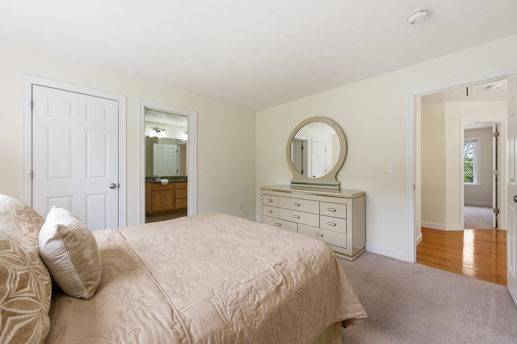  8 Victoria Circle, Shrewsbury, MA 01545 - 物件實景