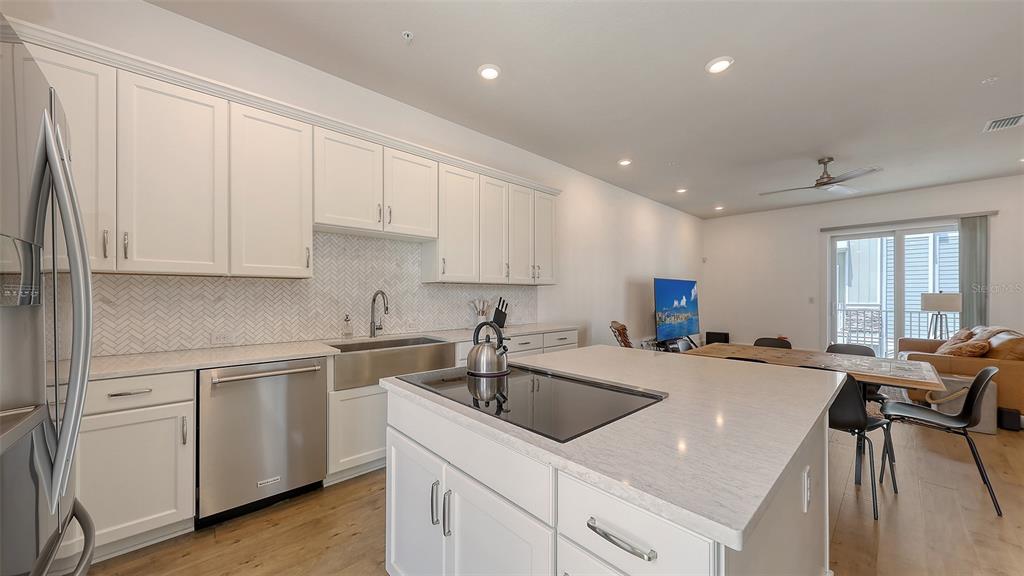 Sarasota, Florida, 34236, United States, 3 Bedrooms Bedrooms, ,4 BathroomsBathrooms,Residential,For Sale,1986560