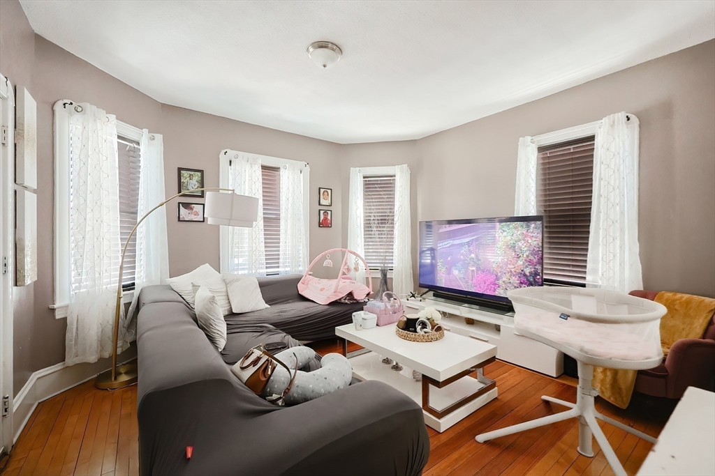 Fall River, Massachusetts, 02723, United States, 4 Bedrooms Bedrooms, ,Residential,For Sale,1978257