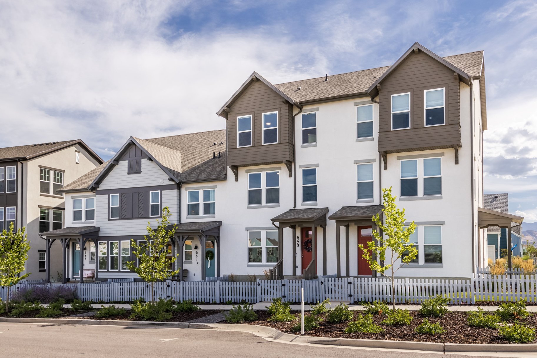  Tudor 3-Story Townhome in Upper Daybreak - 物件實景