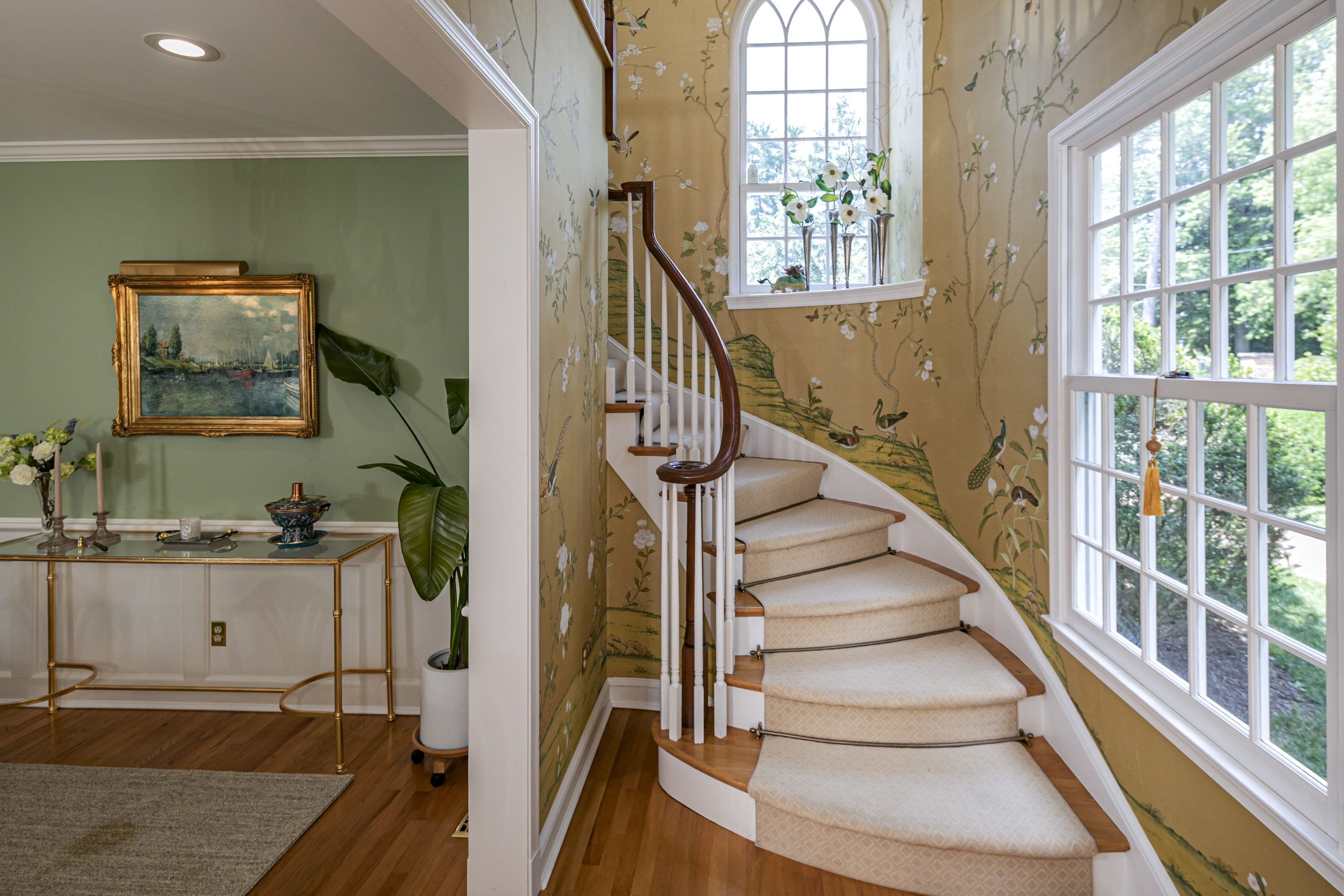  a gated western section home where  european gardens meet storybook style - 物件實景