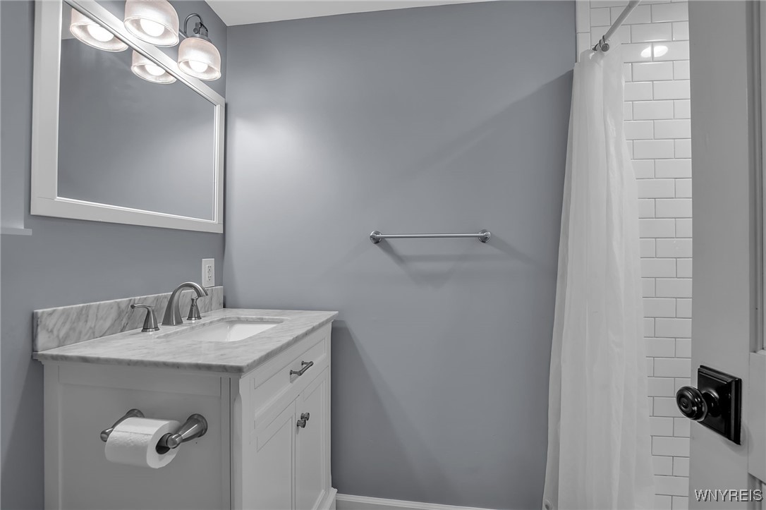 Elma, New York, 14059, United States, 7 Bedrooms Bedrooms, ,6 BathroomsBathrooms,Residential,For Sale,1935359