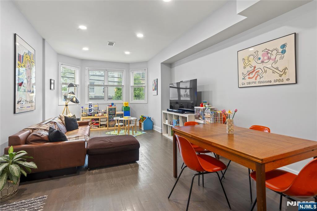 Jersey City, New Jersey, 07307, United States, 3 Bedrooms Bedrooms, ,2 BathroomsBathrooms,Residential,For Sale,1918659