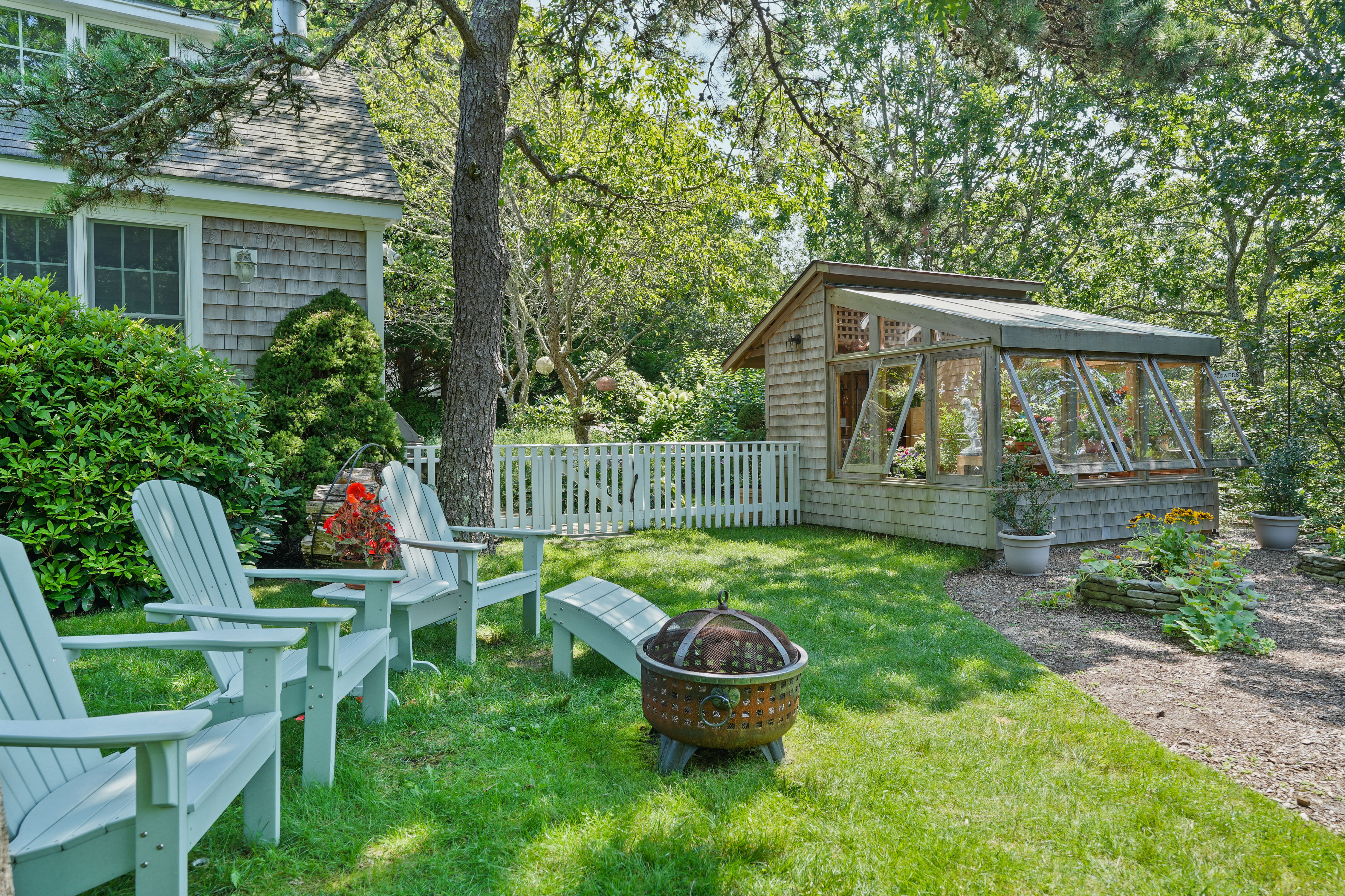  Versatile Edgartown Oasis with Home & Business Potential - 物件實景