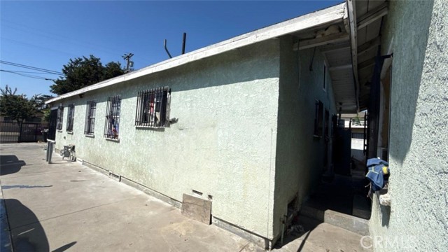 Los Angeles, California, 90002, United States, 6 Bedrooms Bedrooms, ,Residential,For Sale,2005800