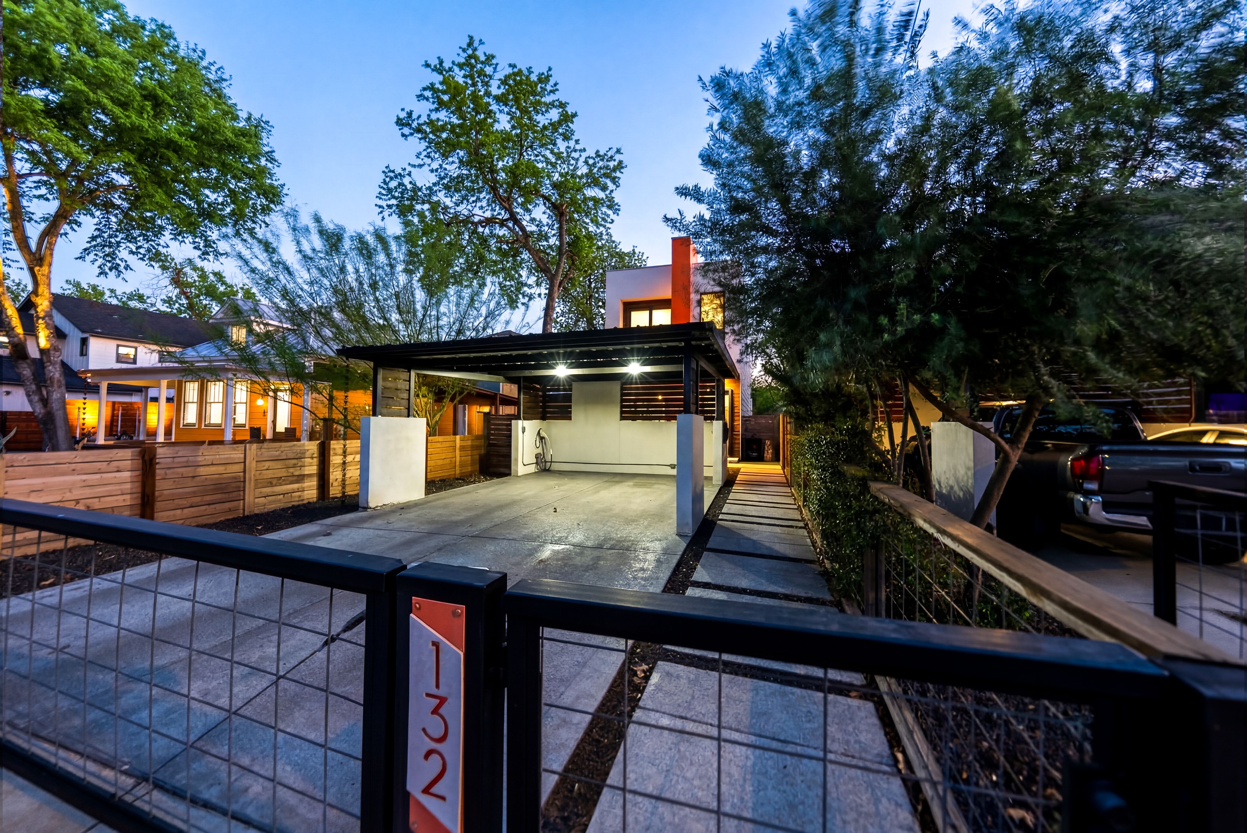  Stunning Custom Contemporary Abode in Southtown - 物件實景