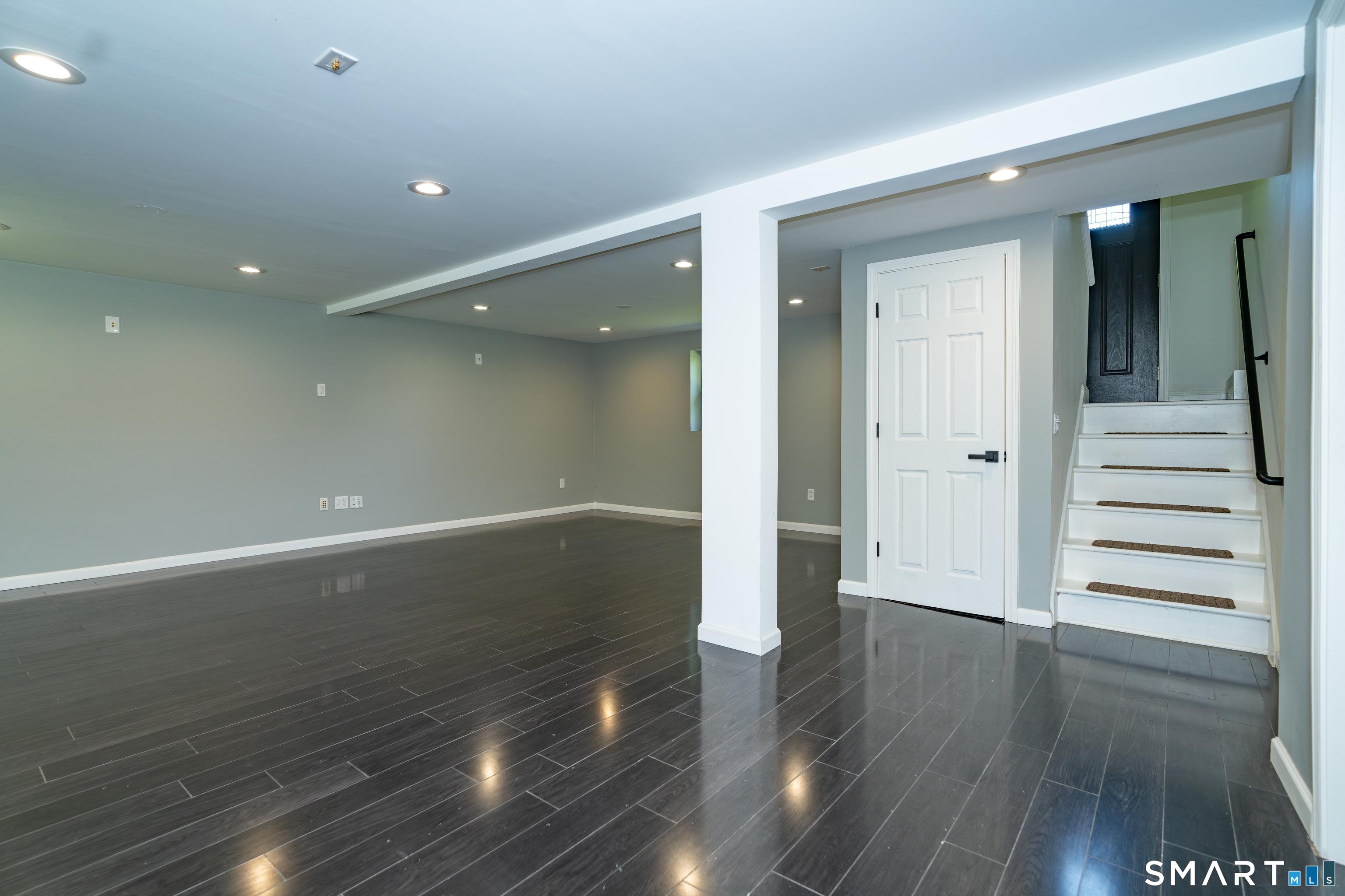 476, Connecticut, 06378, United States, 3 Bedrooms Bedrooms, ,2 BathroomsBathrooms,Residential,For Sale,2025073