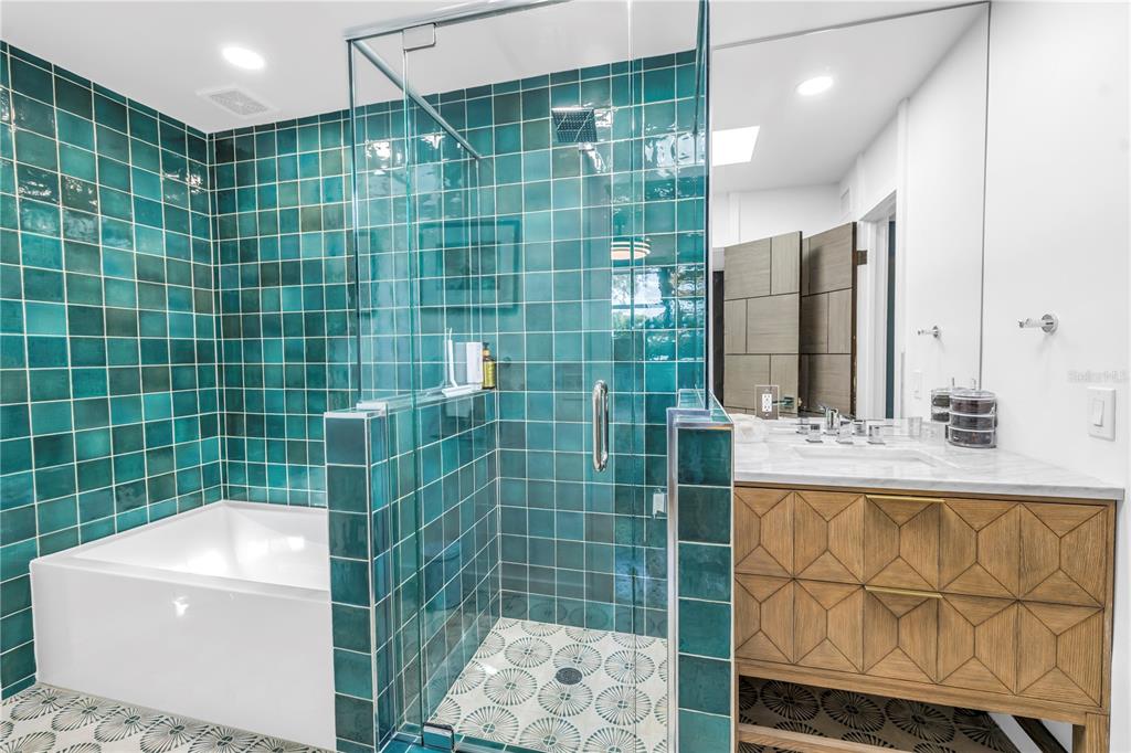 St Petersburg, Florida, 33704, United States, 4 Bedrooms Bedrooms, ,4 BathroomsBathrooms,Residential,For Sale,1991901