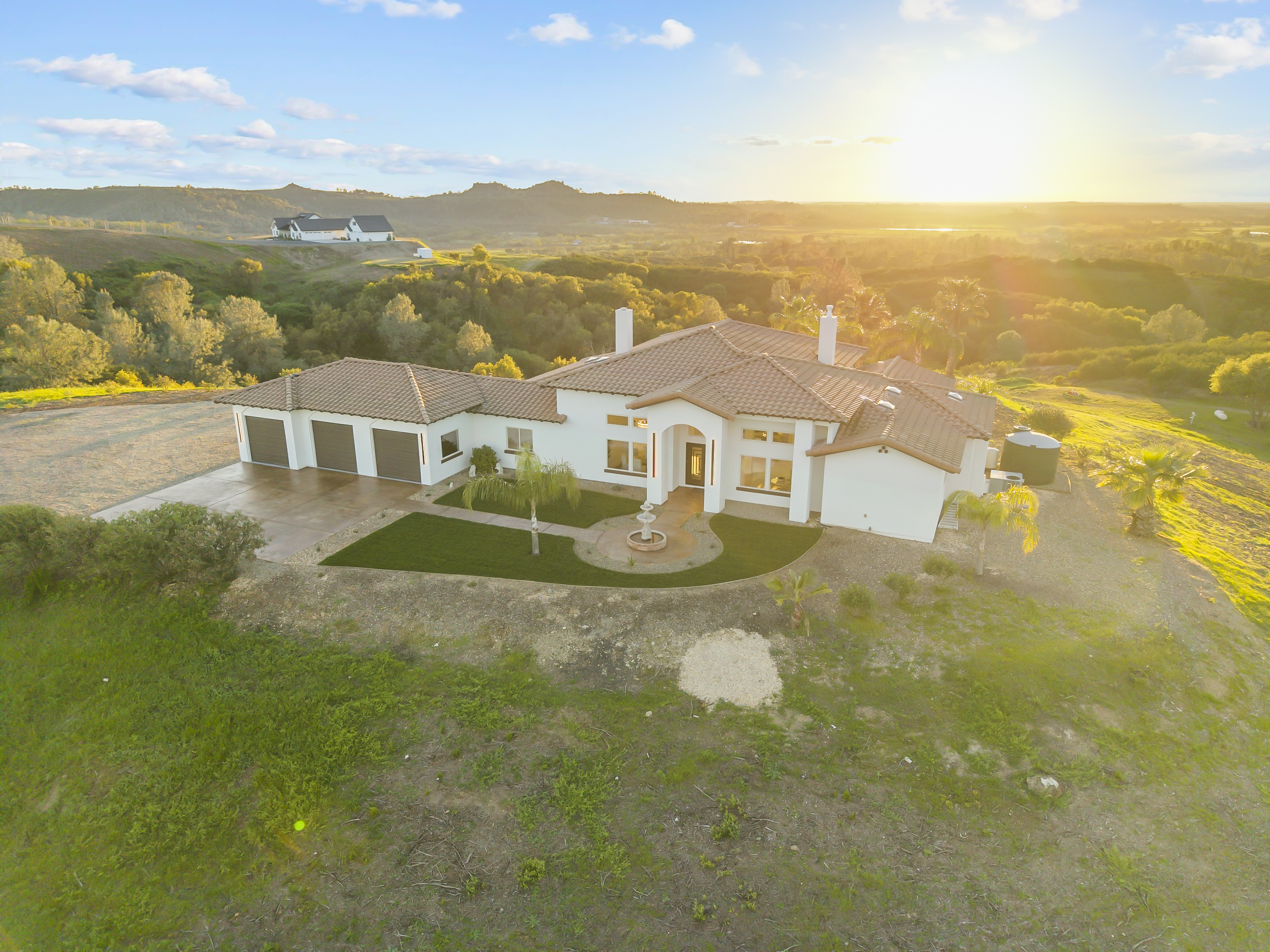  40 Acres - Big Views - Renovated Home - 物件實景