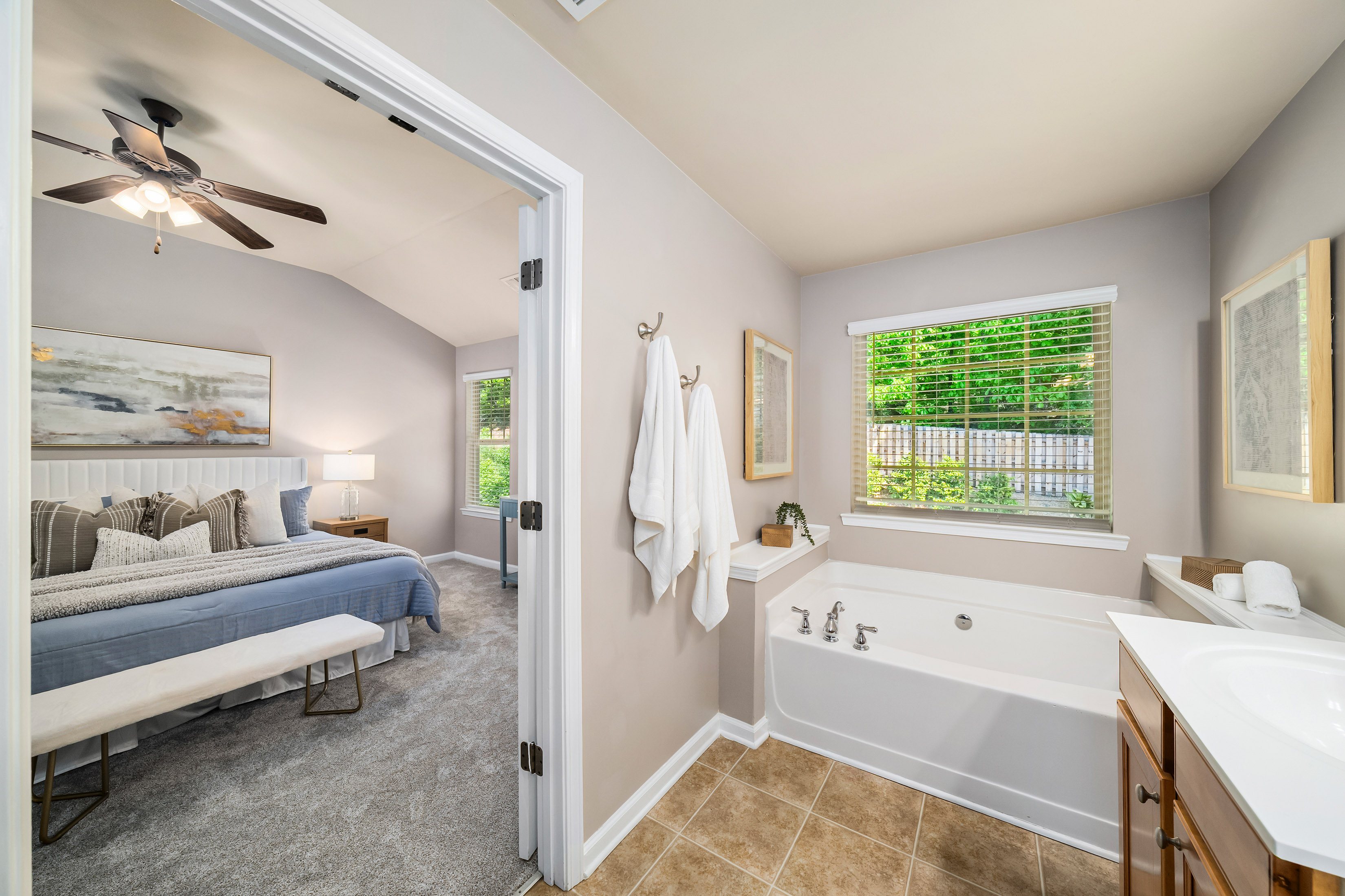  Beautifully Appointed End-Unit Townhome - 物件實景