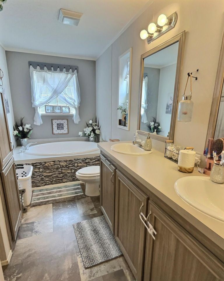 Palatka, Florida, 32177, United States, 4 Bedrooms Bedrooms, ,3 BathroomsBathrooms,Residential,For Sale,1898864