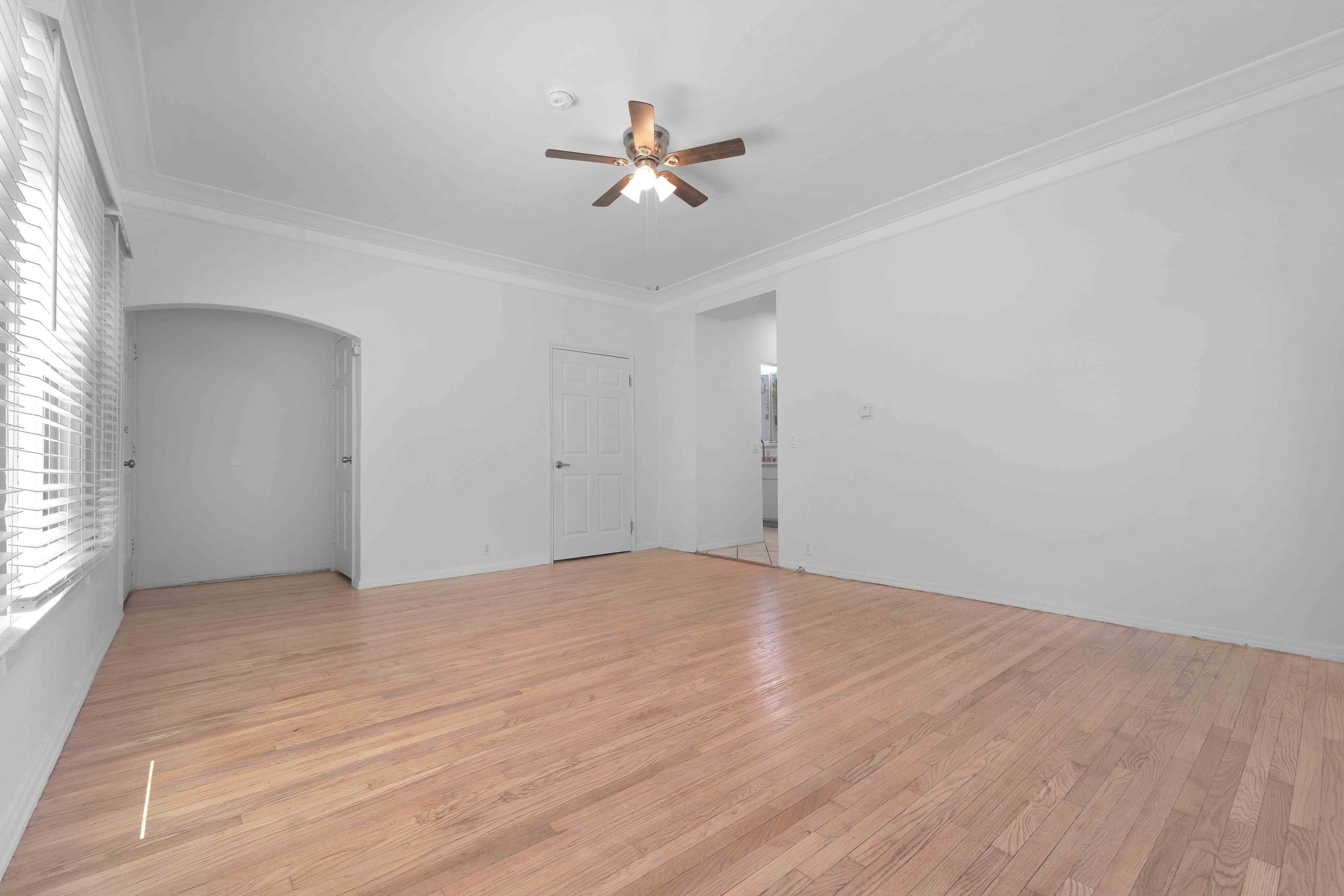  2442 W 18th St - 物件實景