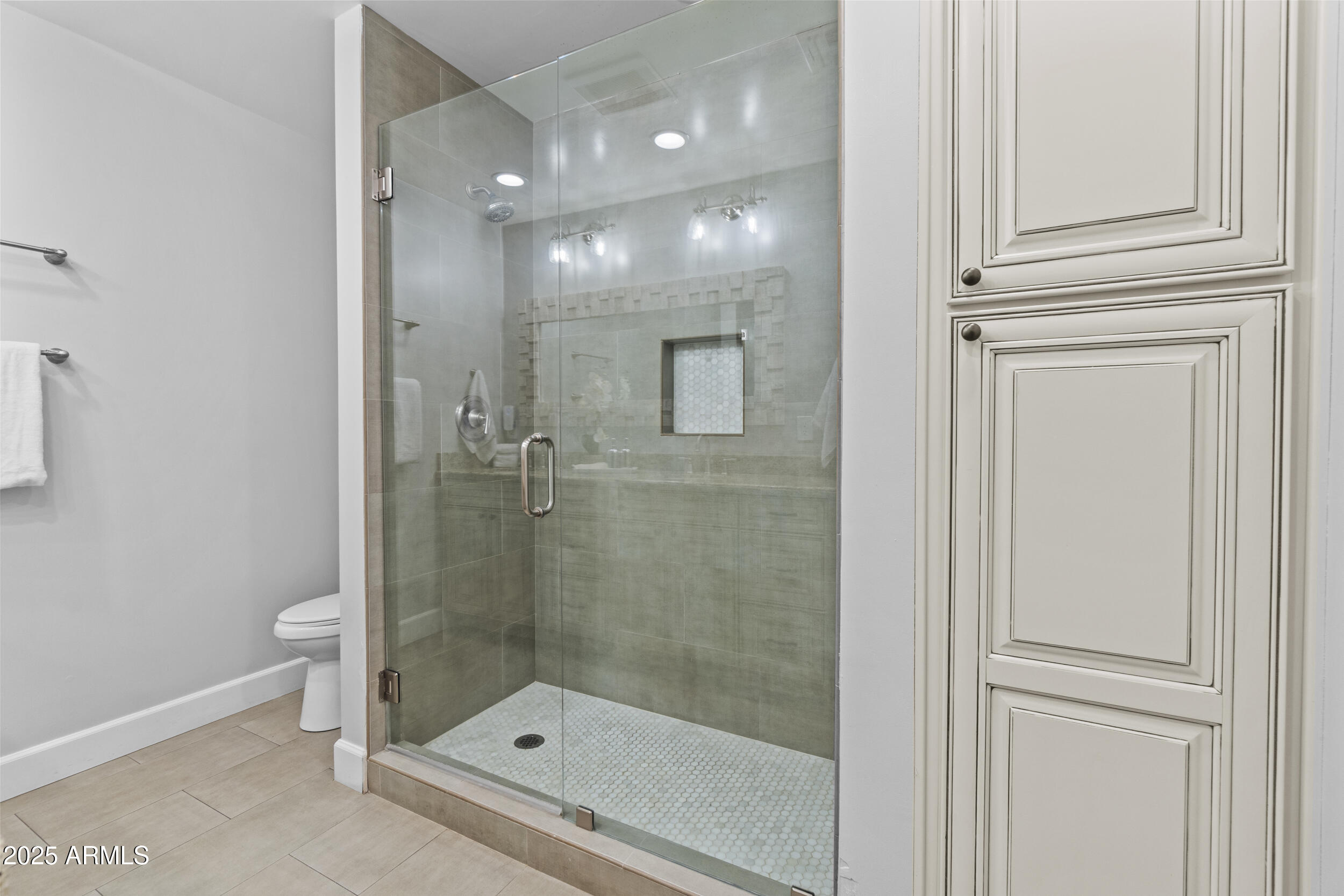 Phoenix, Arizona, 85018, United States, 6 Bedrooms Bedrooms, ,4 BathroomsBathrooms,Residential,For Sale,2002076