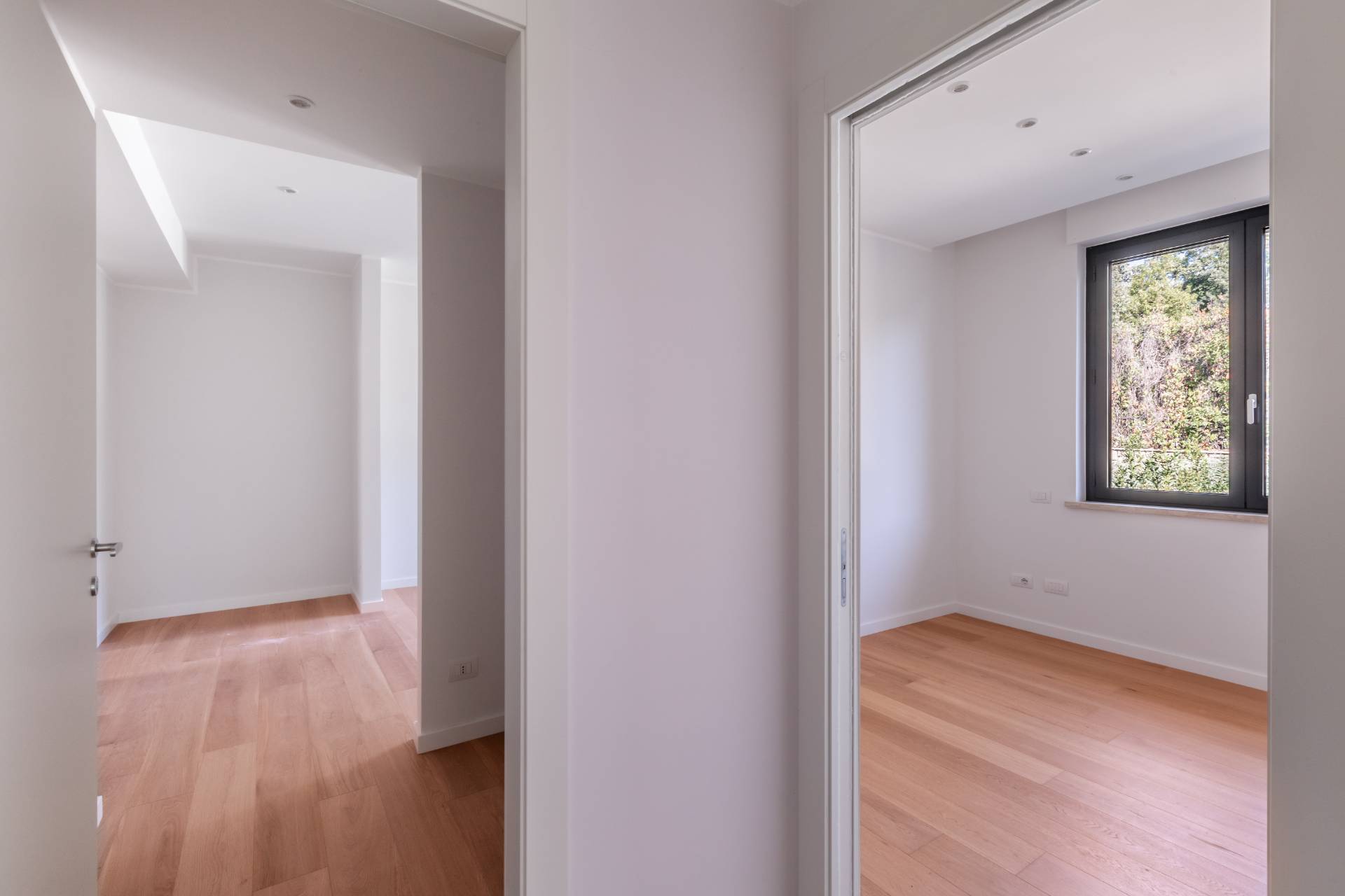 Roma, Roma, 00100, IT, 2 Bedrooms Bedrooms, ,3 BathroomsBathrooms,Residential,For Sale,1849001