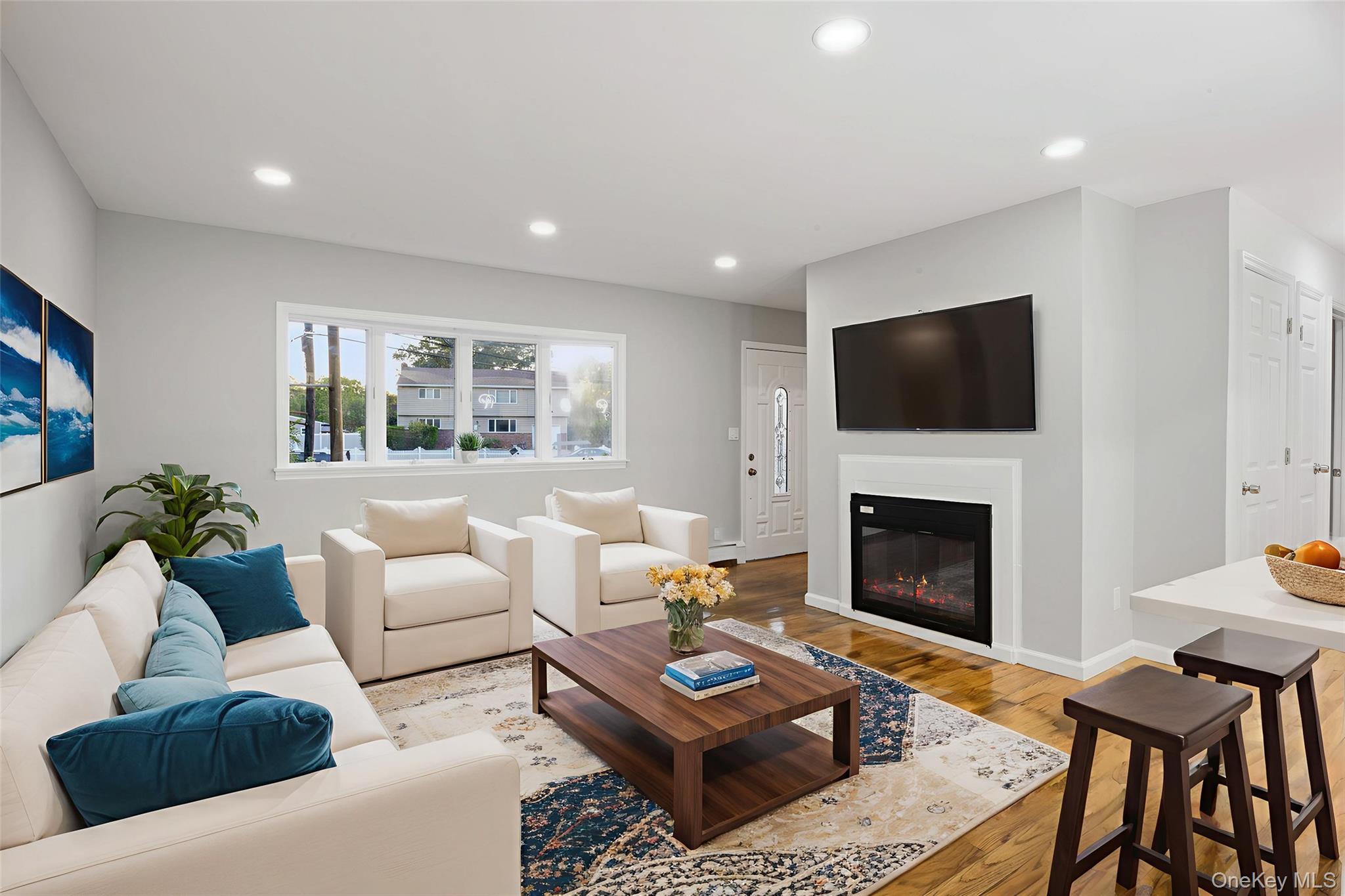 Amityville, New York, 11701, United States, 4 Bedrooms Bedrooms, ,2 BathroomsBathrooms,Residential,For Sale,2001816