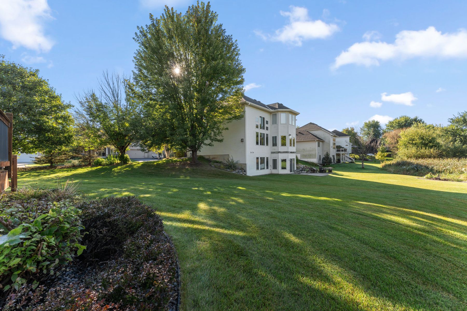  Updated Modified Two-Story on a Spacious Corner Lot - 物件實景