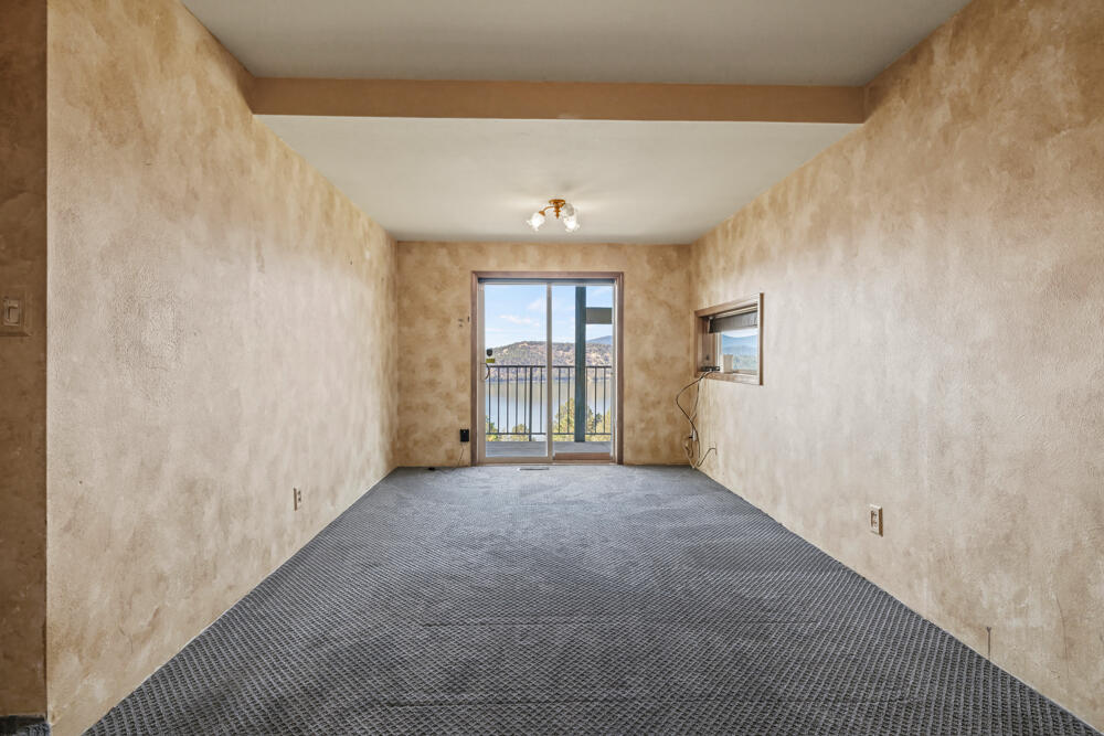 Klamath Falls, Oregon, 97601, United States, 4 Bedrooms Bedrooms, ,4 BathroomsBathrooms,Residential,For Sale,1804036