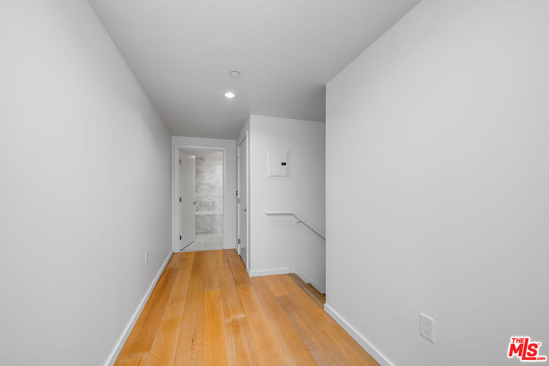 Santa Monica, California, 90401, United States, 2 Bedrooms Bedrooms, ,2 BathroomsBathrooms,Residential,For Sale,2001911