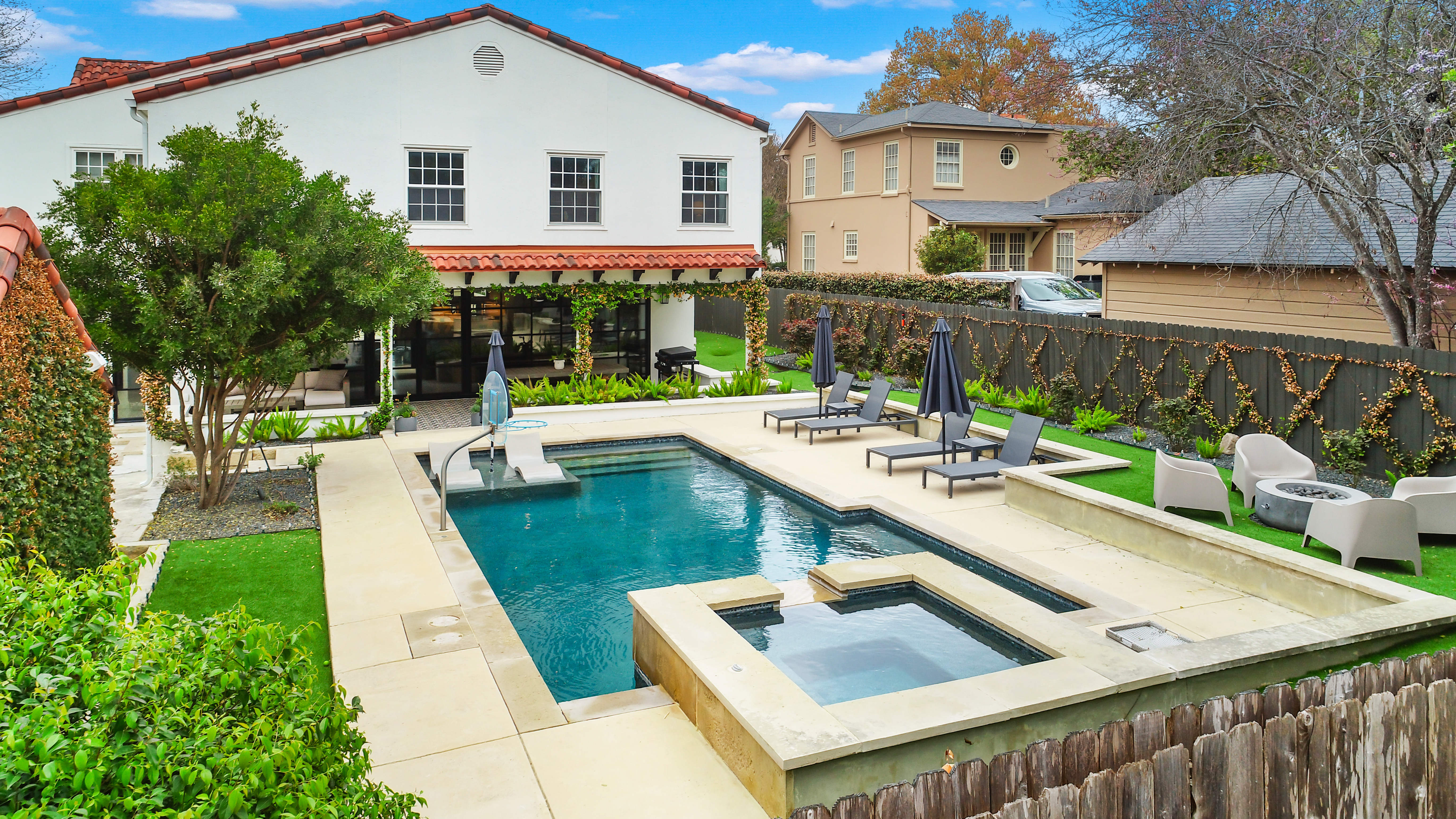  Designer Renovation + Pool Retreat in Terrell Hills - 物件實景