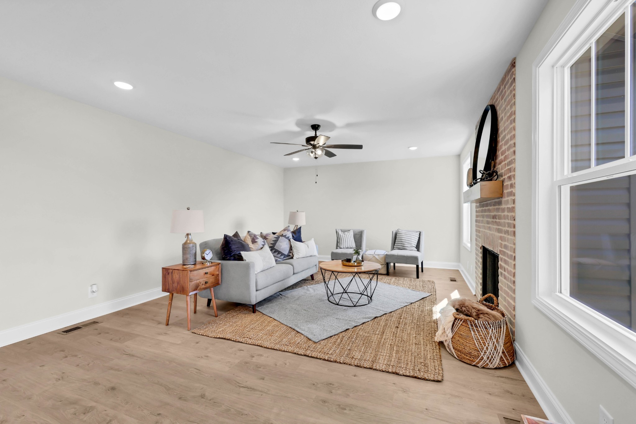 Clarksville, Tennessee, 37040, United States, 4 Bedrooms Bedrooms, ,3 BathroomsBathrooms,Residential,For Sale,2001195