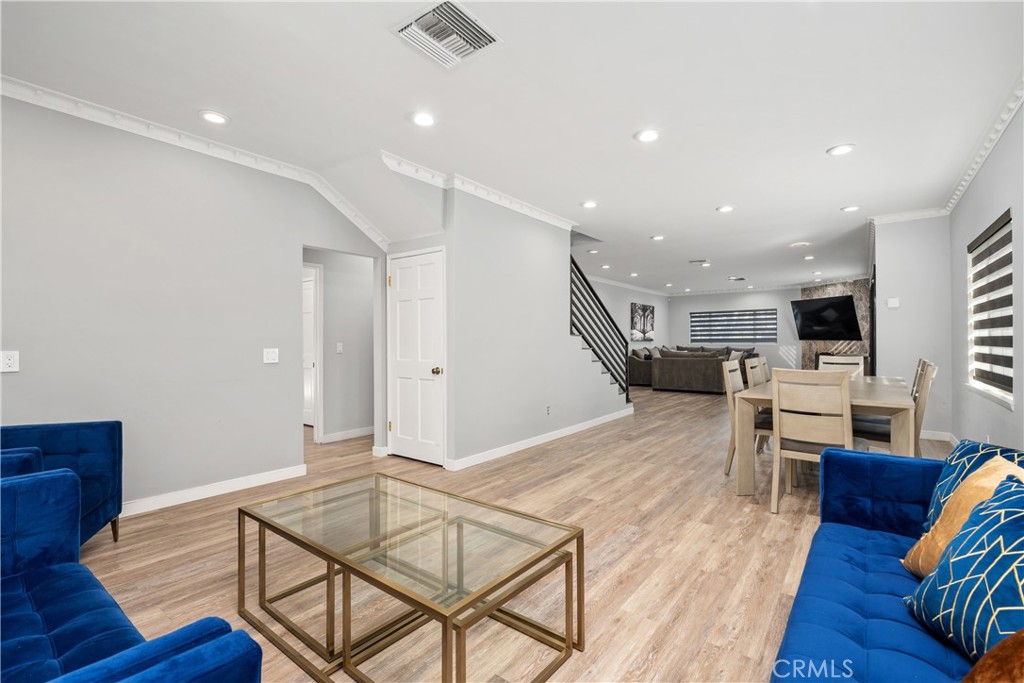 Valley Glen, California, 91401, United States, 4 Bedrooms Bedrooms, ,4 BathroomsBathrooms,Residential,For Sale,1990923