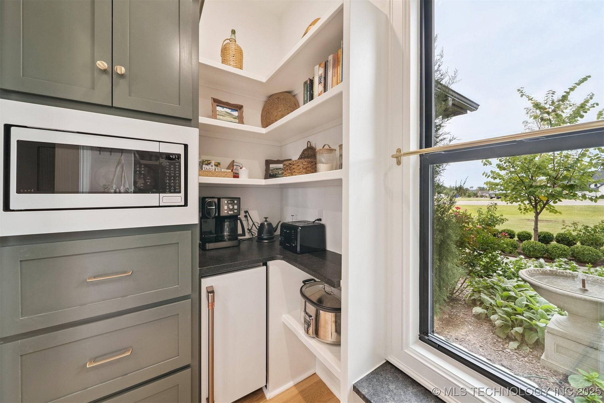 Broken Arrow, Oklahoma, 74014, United States, 4 Bedrooms Bedrooms, ,4 BathroomsBathrooms,Residential,For Sale,1983128