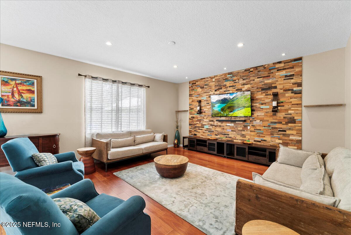 Orlando, Florida, 32825, United States, 3 Bedrooms Bedrooms, ,3 BathroomsBathrooms,Residential,For Sale,1975410