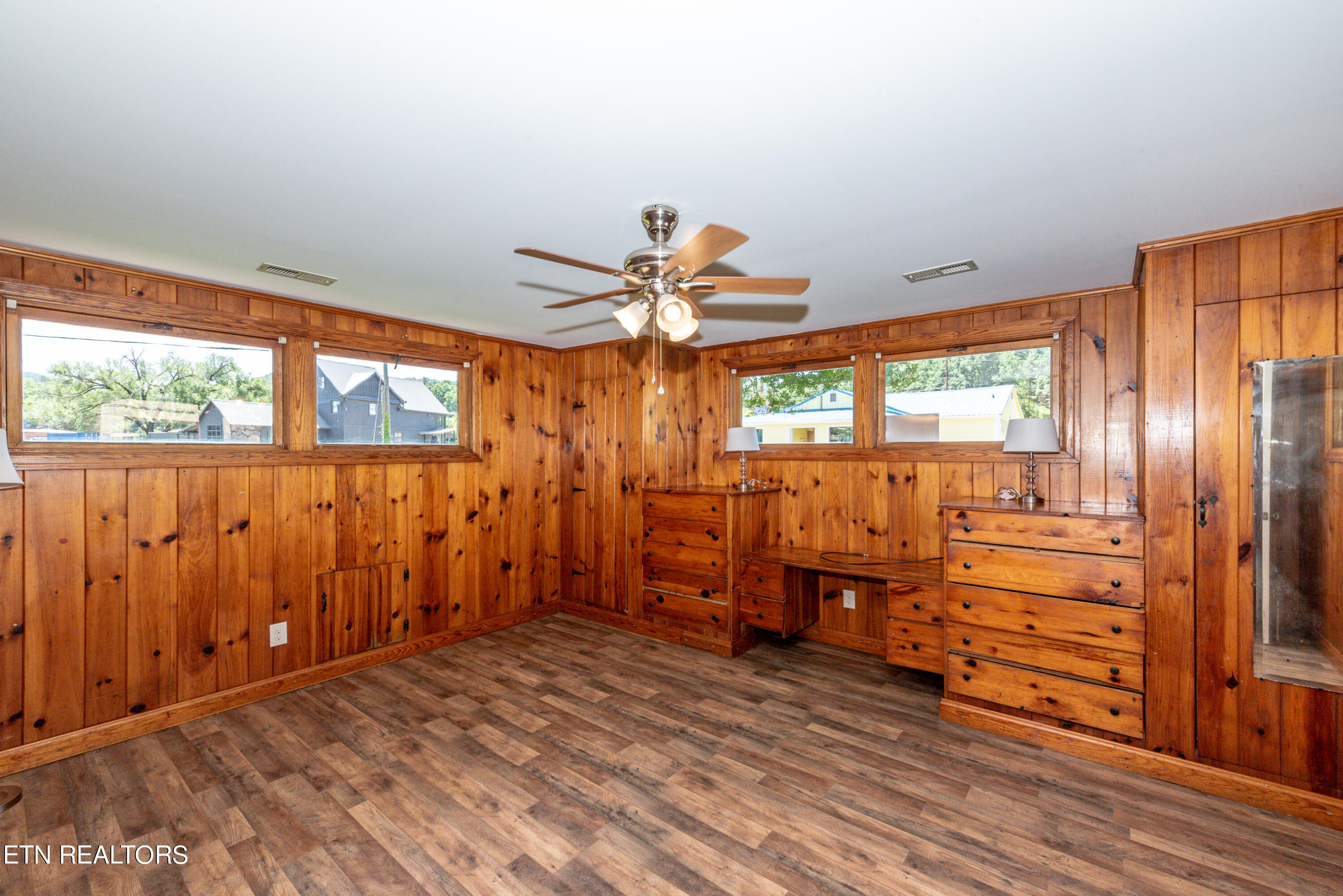 Townsend, Tennessee, 37882, United States, 3 Bedrooms Bedrooms, ,2 BathroomsBathrooms,Residential,For Sale,1984041