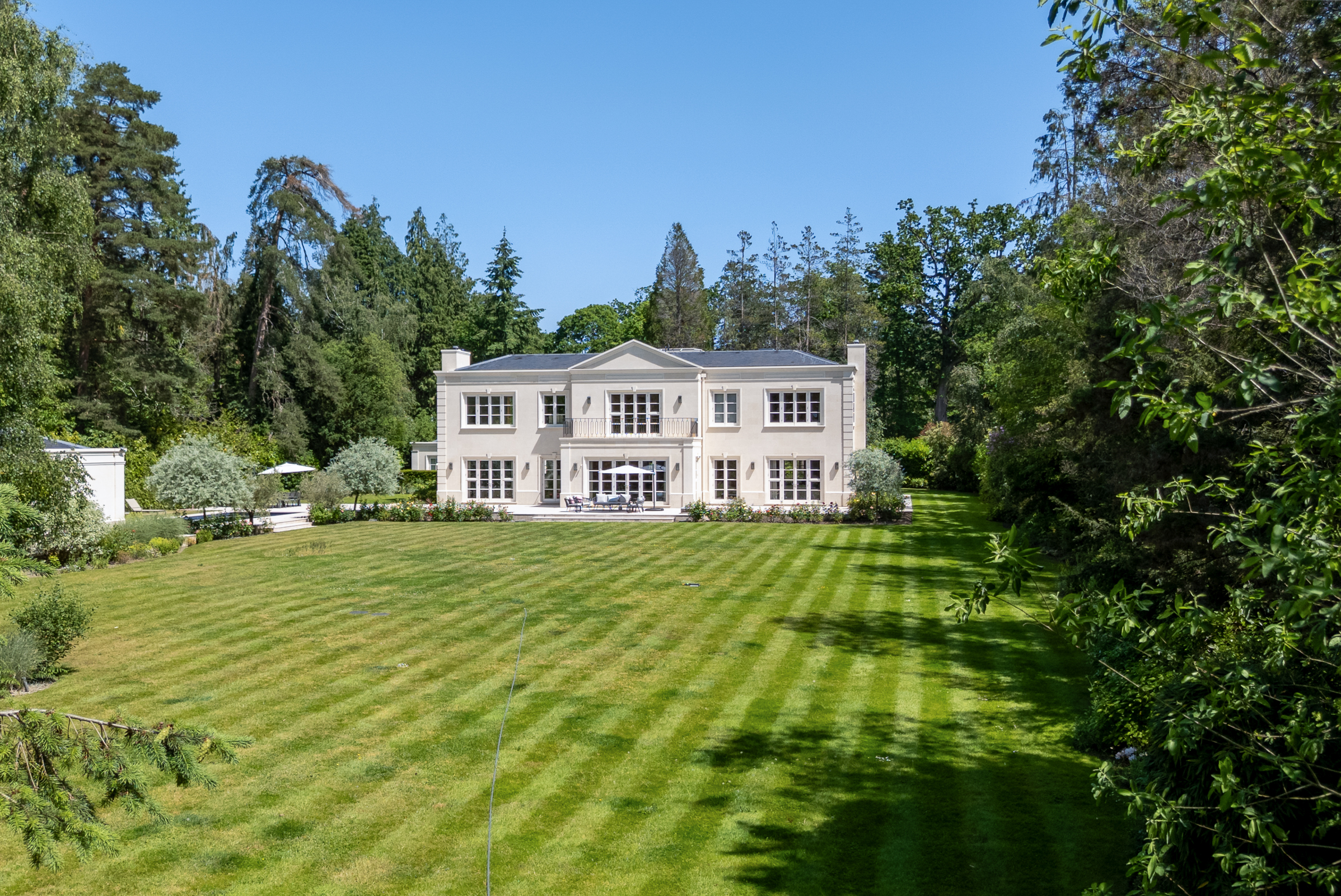  Grand Proportions and Private Gardens on the Wentworth Estate - 物件實景