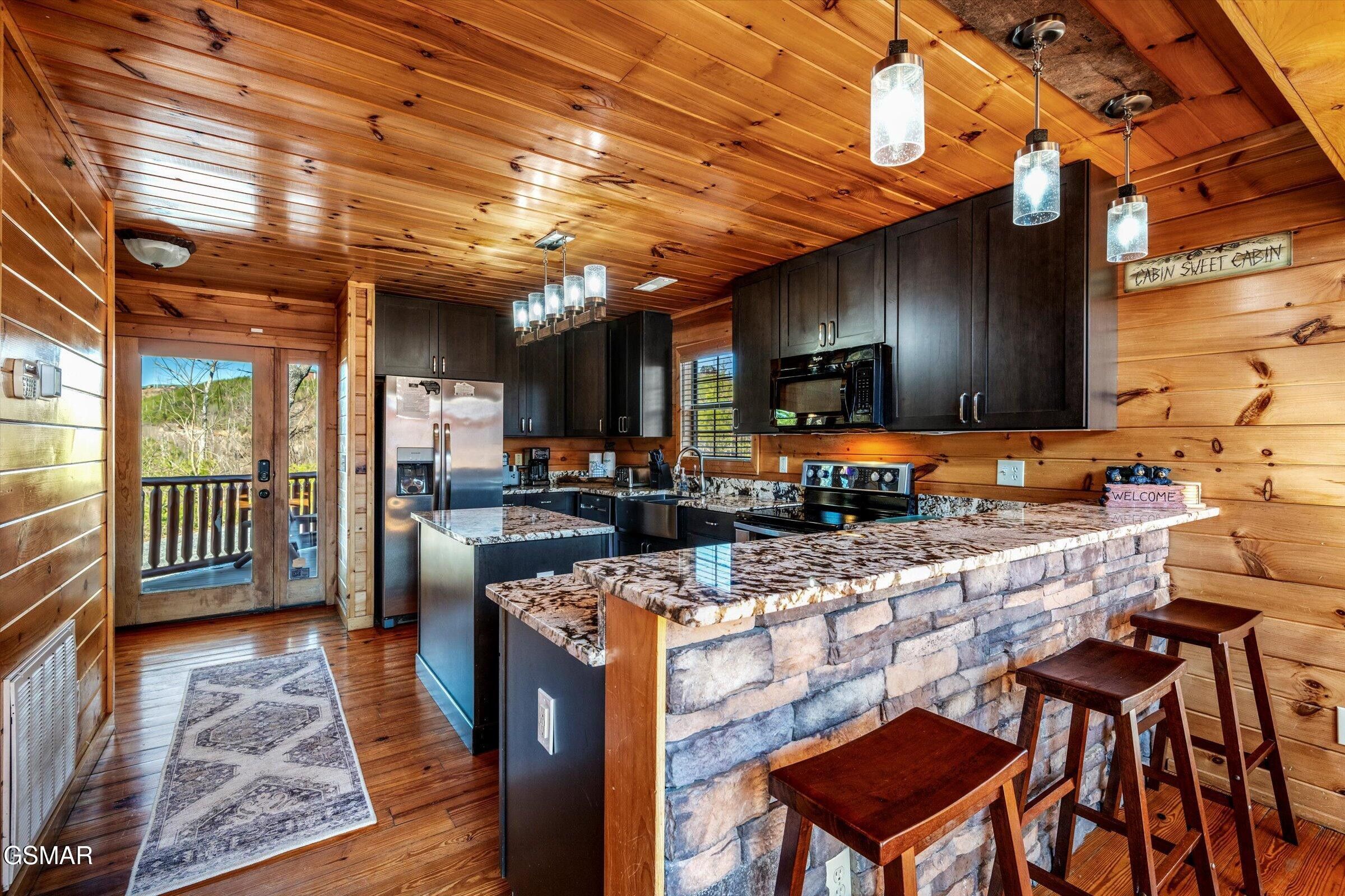 Gatlinburg, Tennessee, 37738, United States, 4 Bedrooms Bedrooms, ,5 BathroomsBathrooms,Residential,For Sale,1914228