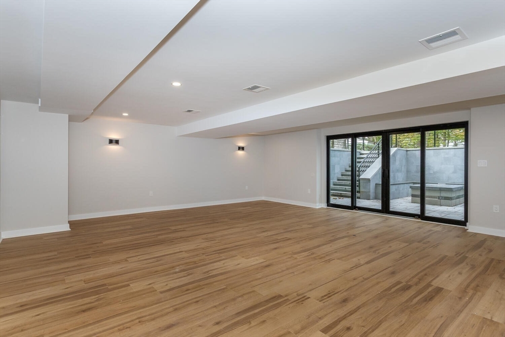 Needham, Massachusetts, 02494, United States, 5 Bedrooms Bedrooms, ,6 BathroomsBathrooms,Residential,For Sale,1991306