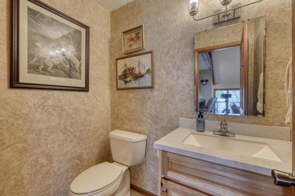 Hayesville, North Carolina, 28904, United States, 3 Bedrooms Bedrooms, ,4 BathroomsBathrooms,Residential,For Sale,1758410
