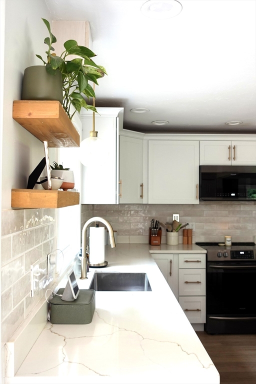 Franklin, Massachusetts, 02038, United States, 3 Bedrooms Bedrooms, ,1 BathroomBathrooms,Residential,For Sale,1972596