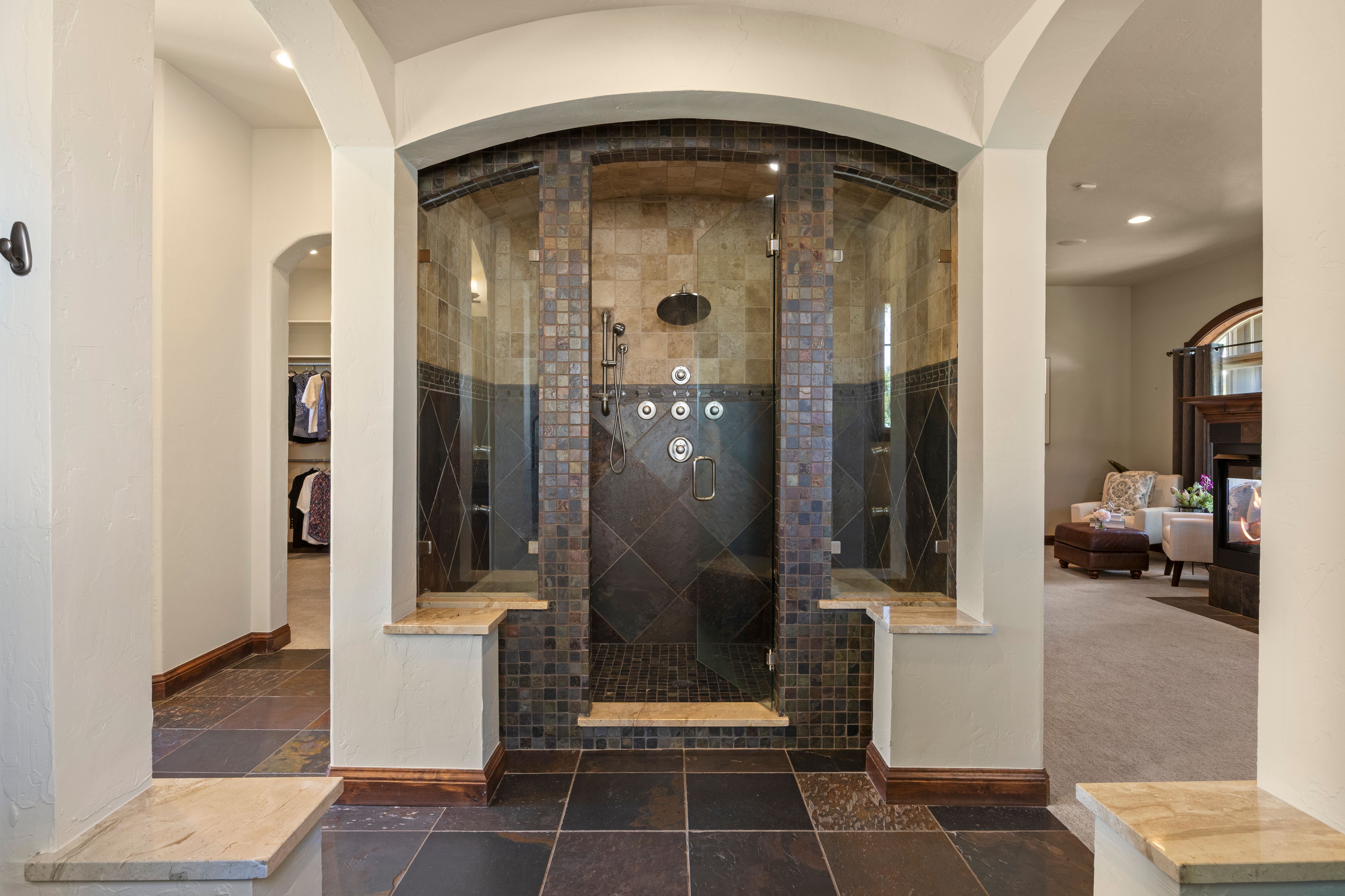  Spectacular custom ranch with a walk-out finished basement - 物件實景