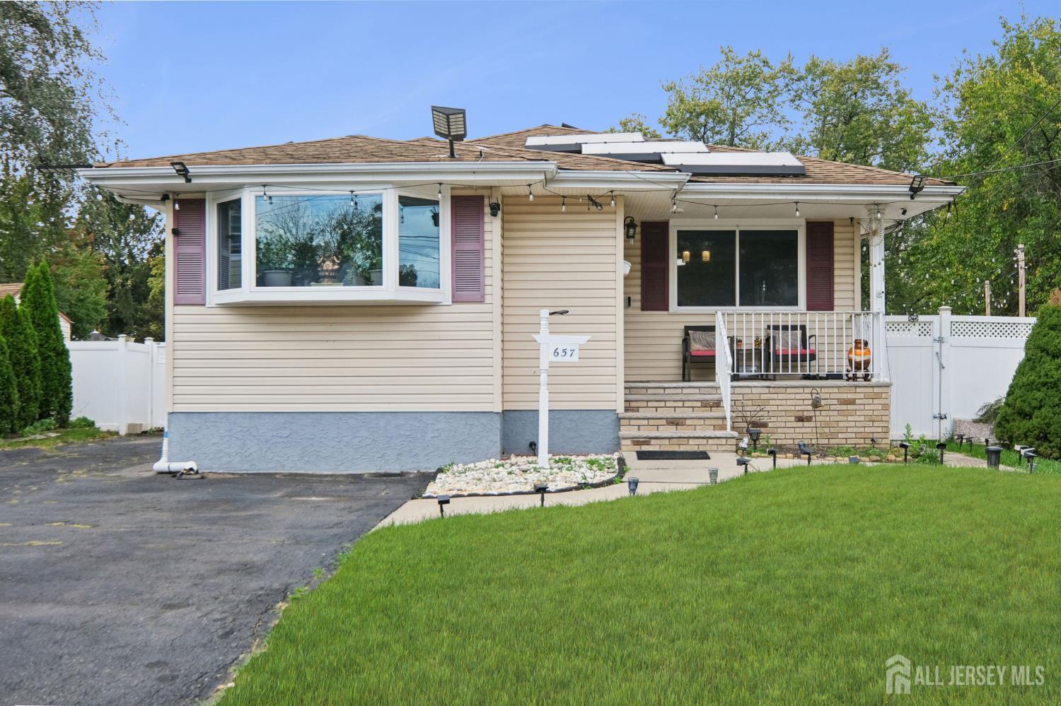 Woodbridge Proper, New Jersey, 07095, United States, 3 Bedrooms Bedrooms, ,3 BathroomsBathrooms,Residential,For Sale,1997367